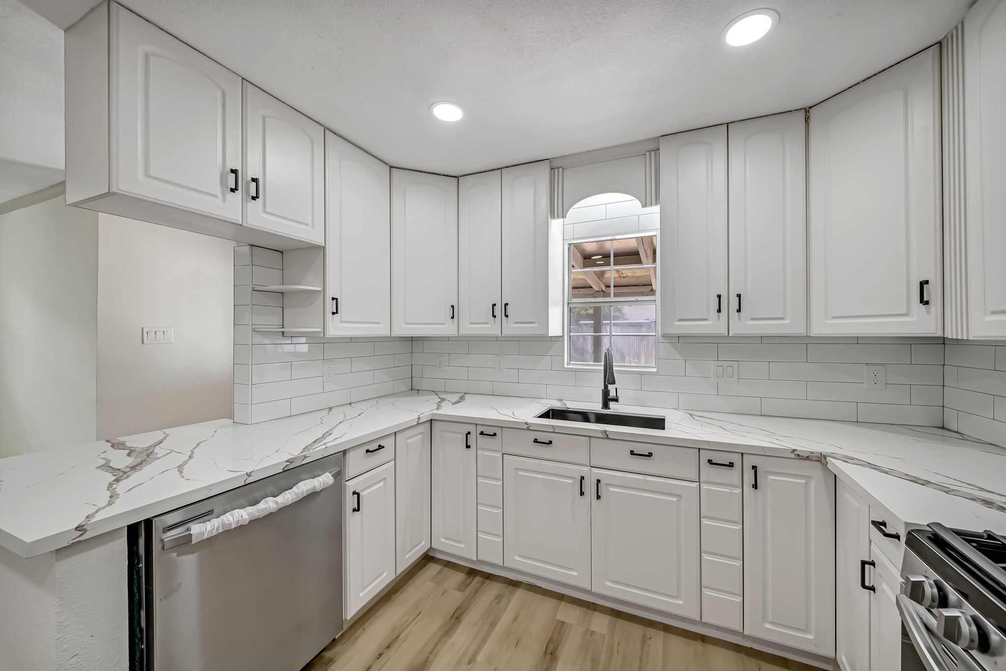 6638 Thornwall Street Property Photo 5