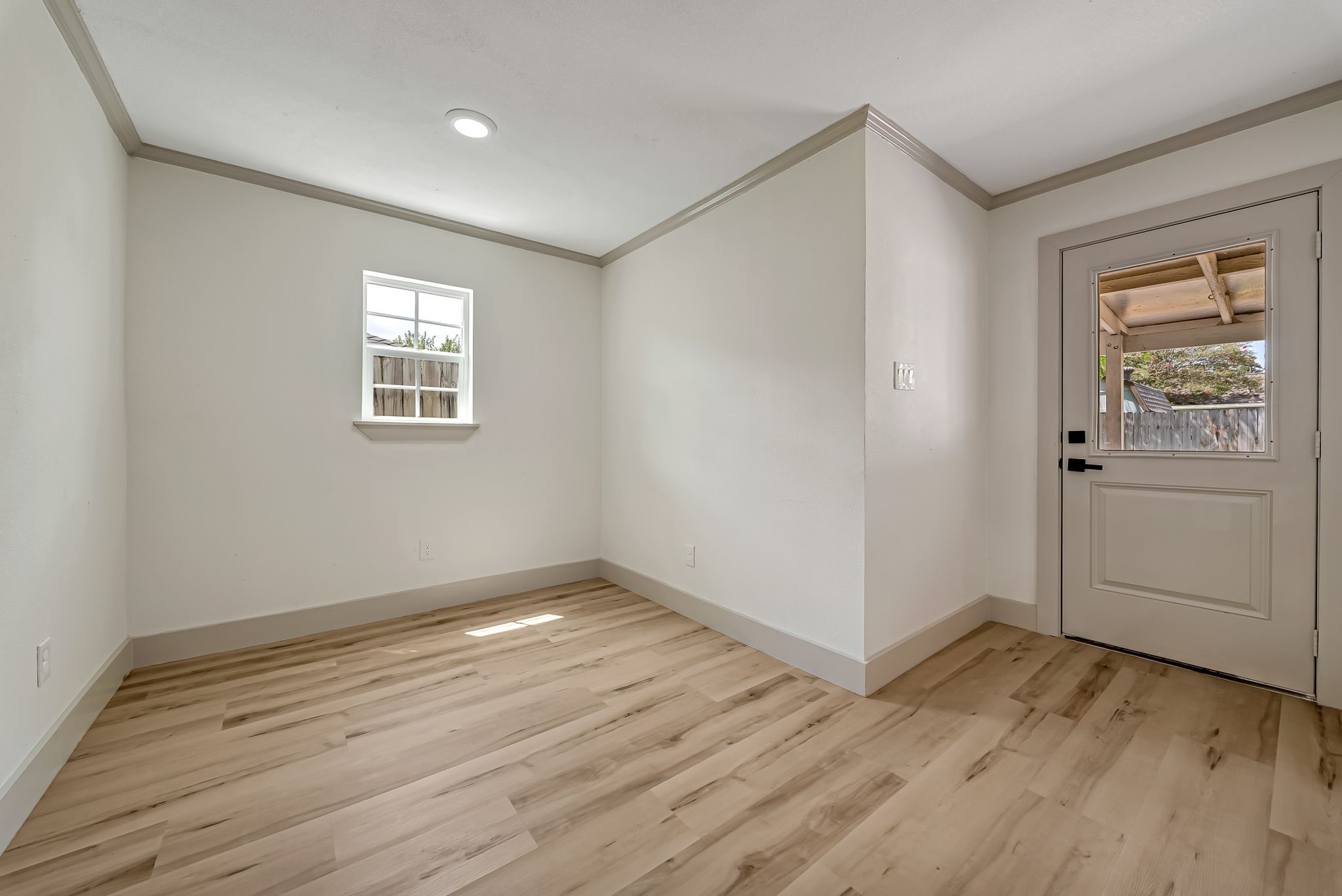 6638 Thornwall Street Property Photo 13