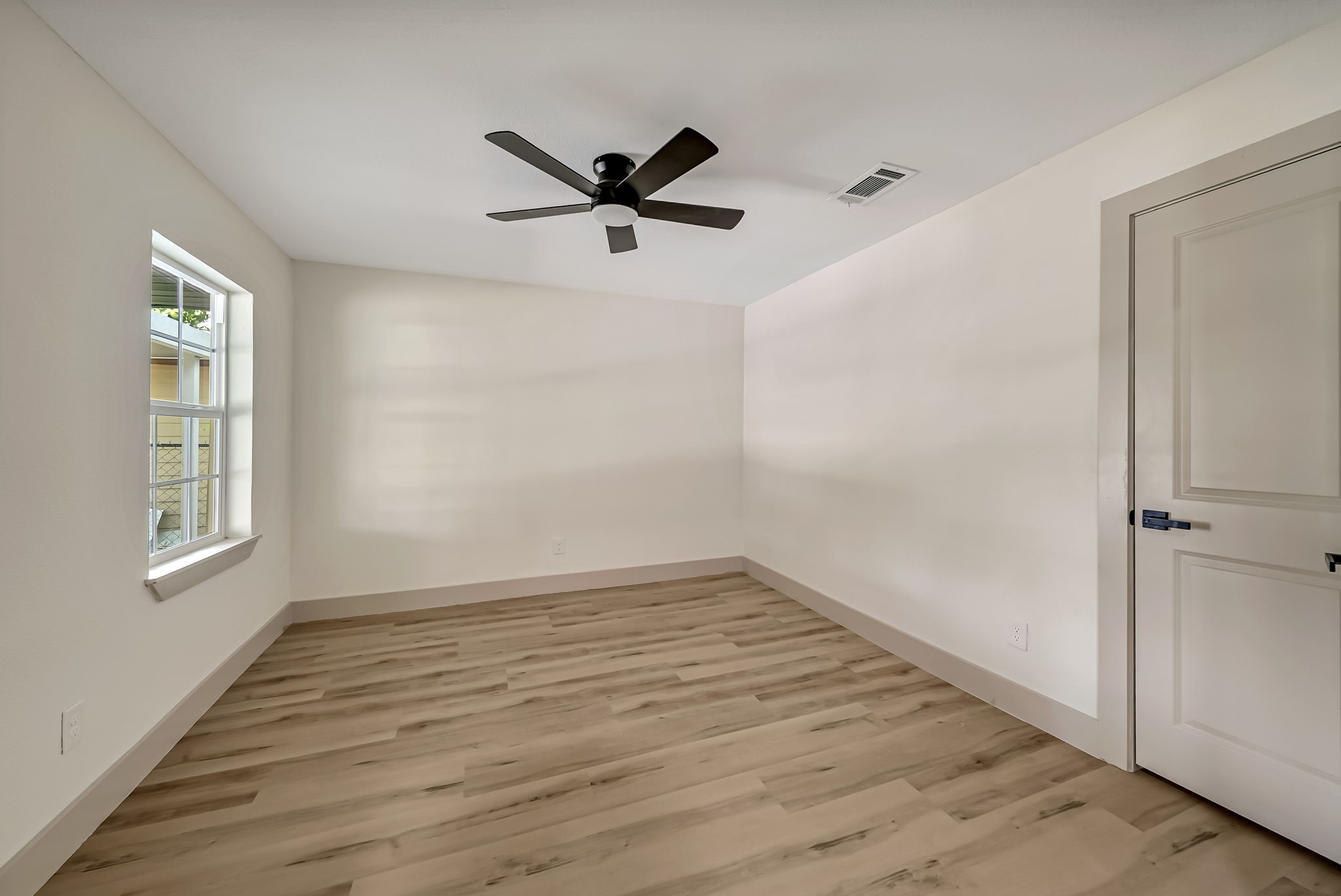 6638 Thornwall Street Property Photo 14