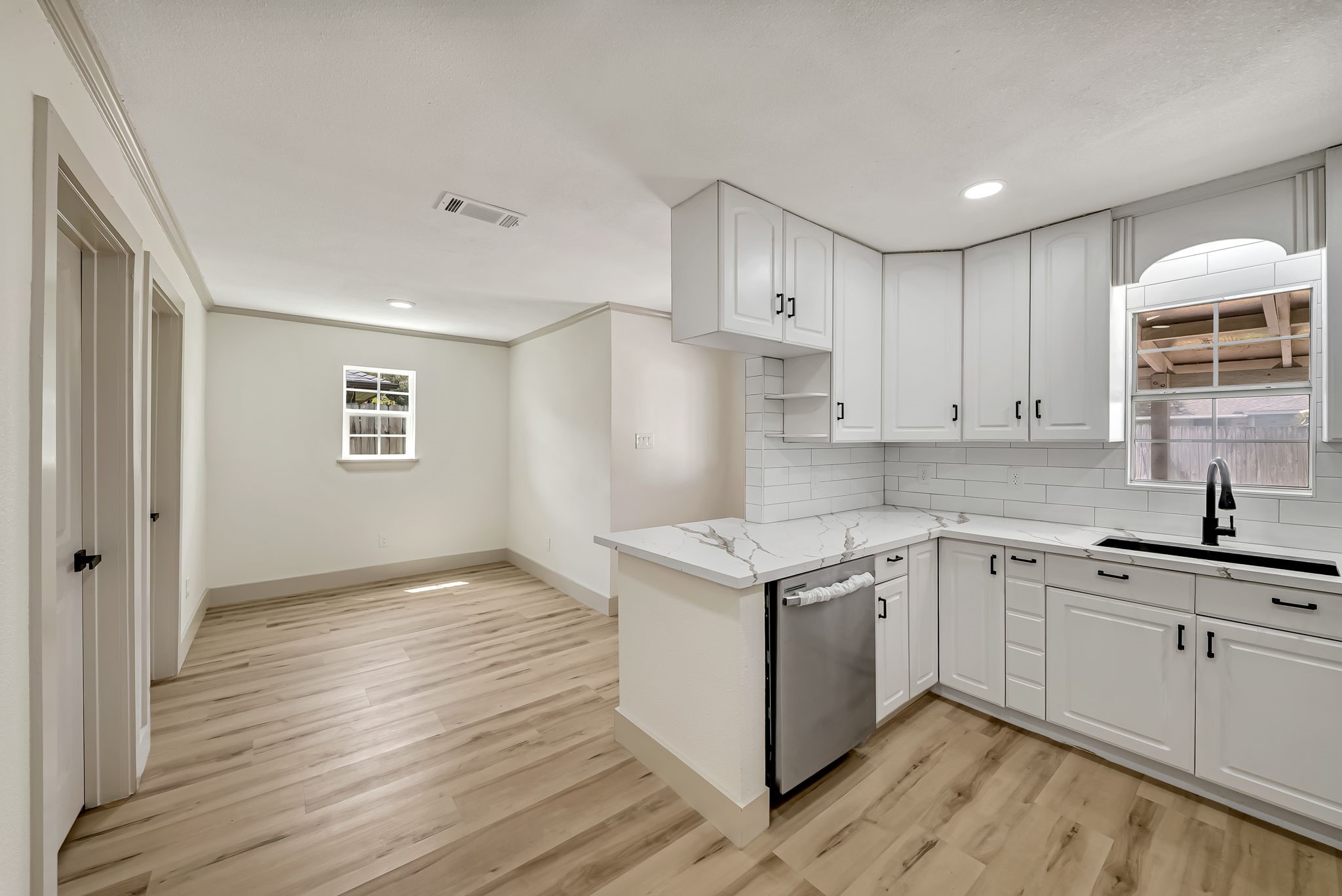 6638 Thornwall Street Property Photo 16