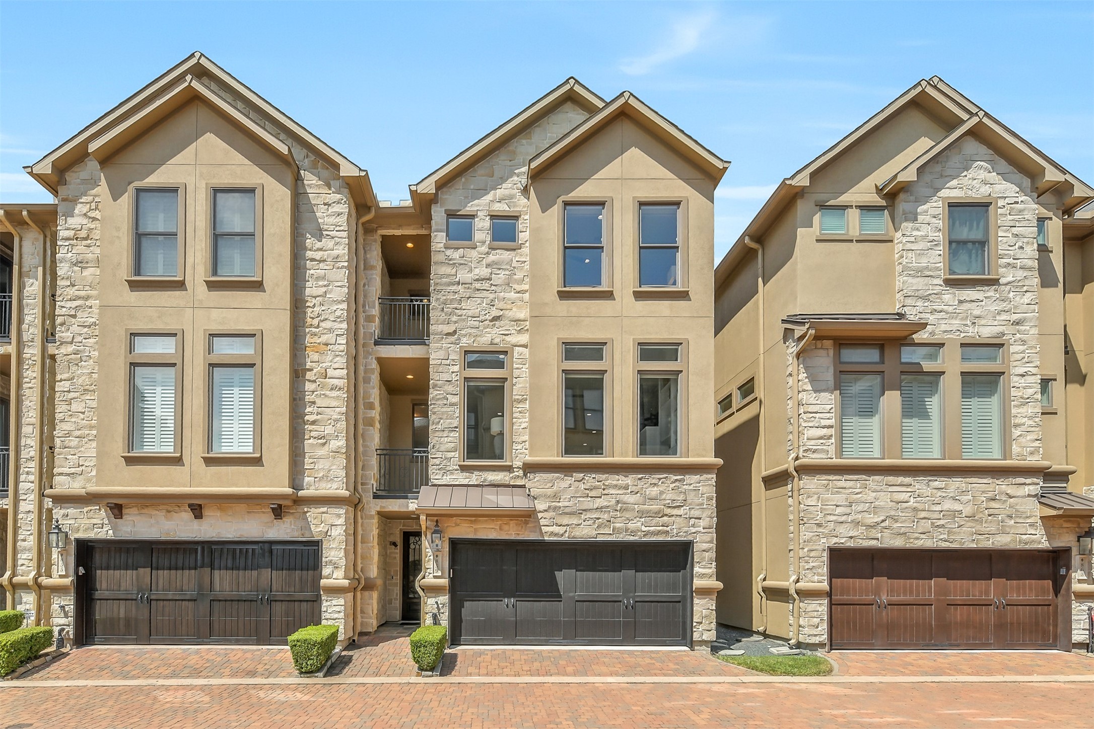 859 Rosastone Trail