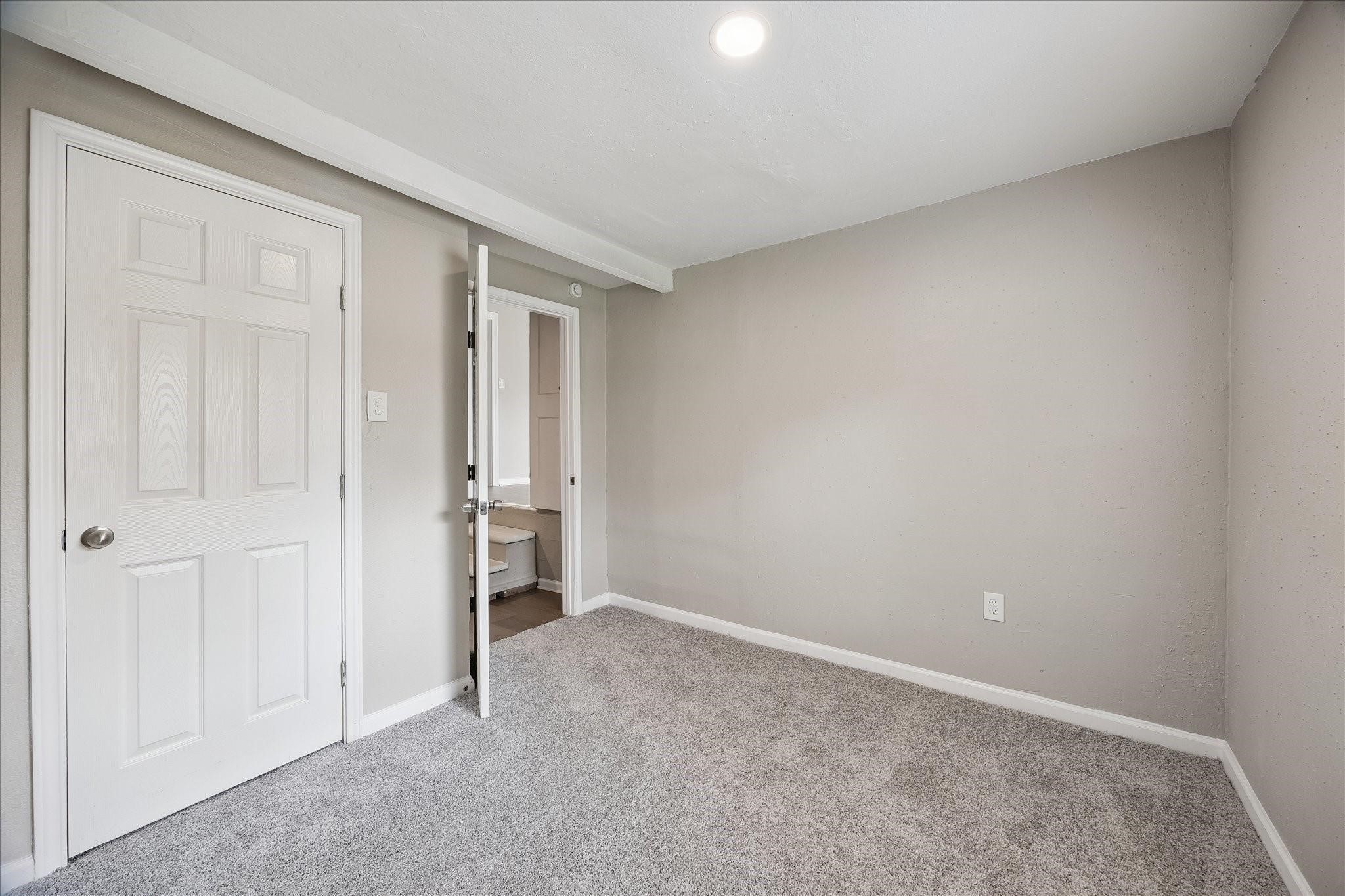 613 Winding Way Street Property Photo 6