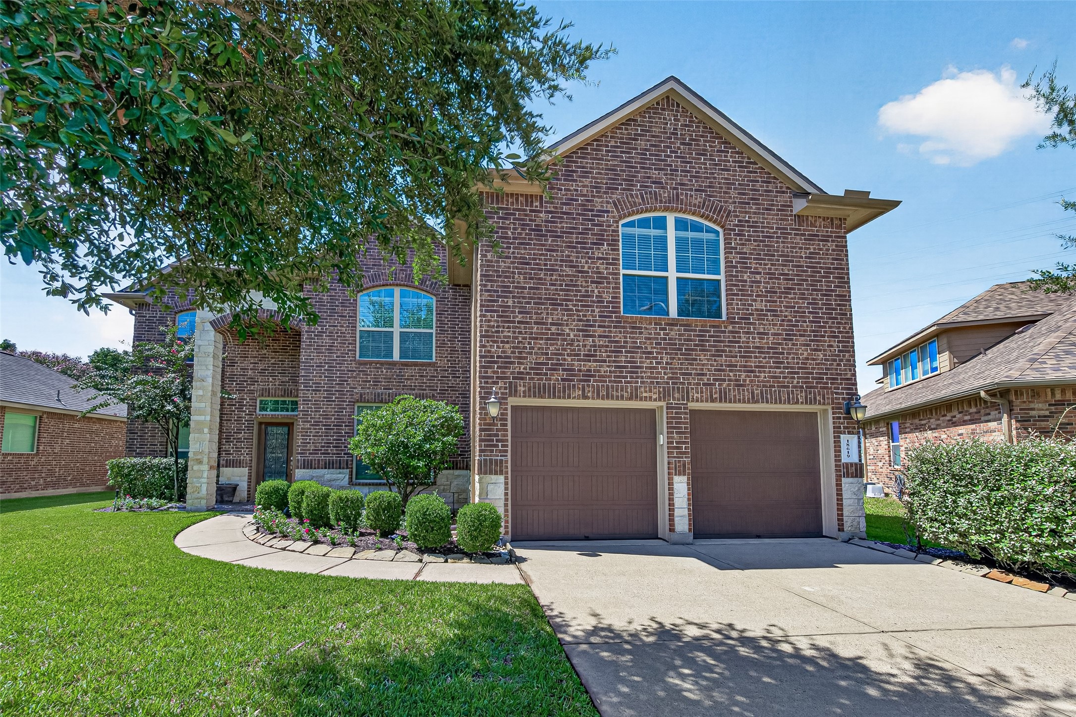18619 Tara Ashley Street Property Photo 2