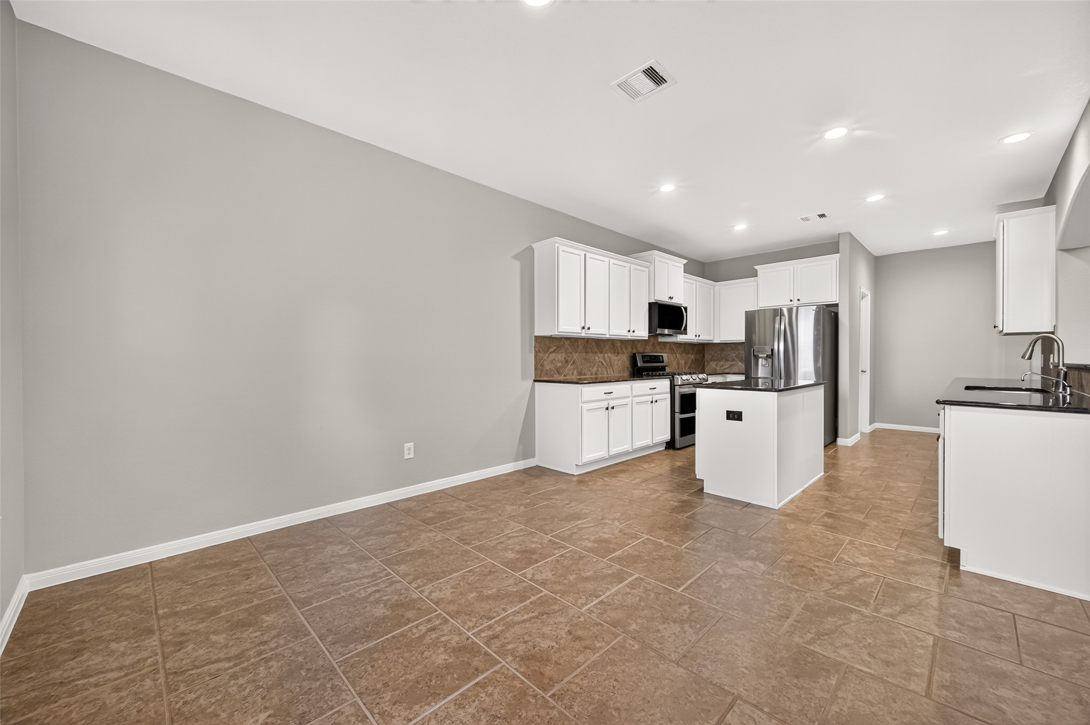 18619 Tara Ashley Street Property Photo 10