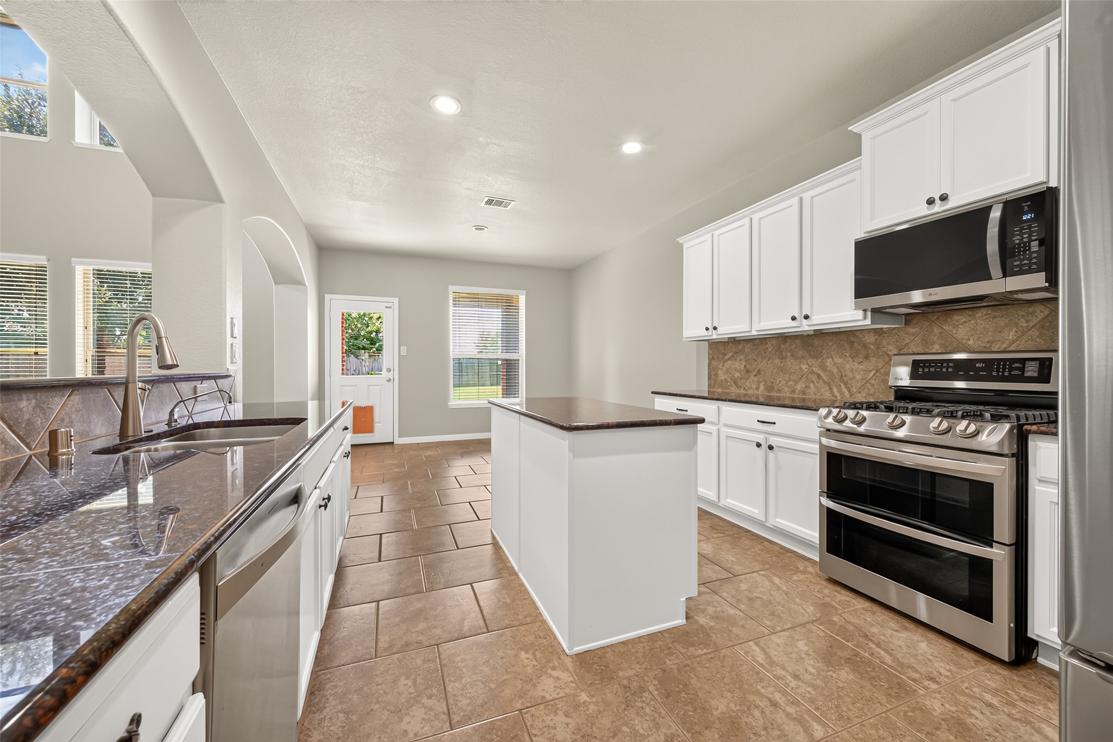 18619 Tara Ashley Street Property Photo 13