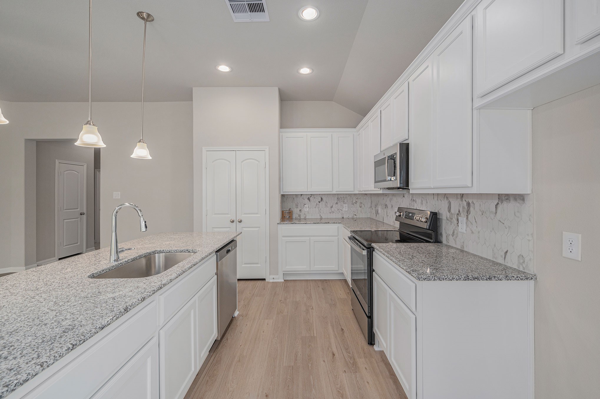 12983 Skyline Drive Property Photo 3