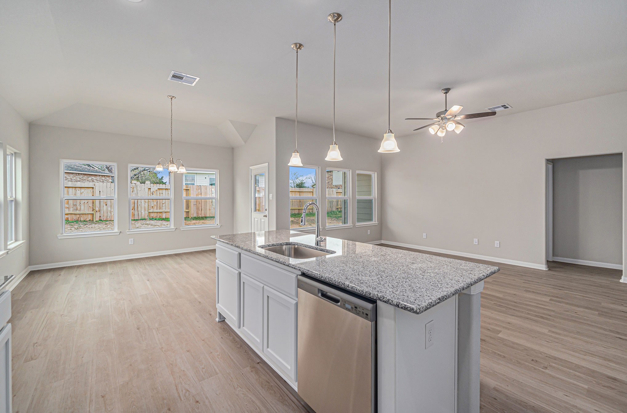 12983 Skyline Drive Property Photo 6