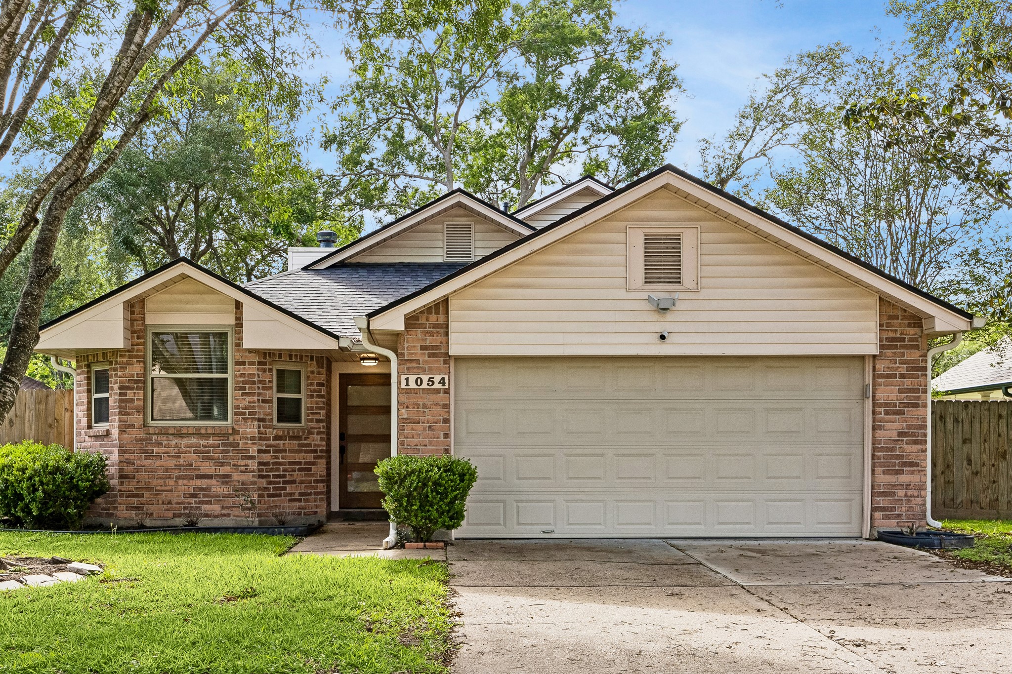 1054 Margate Drive Property Photo 1