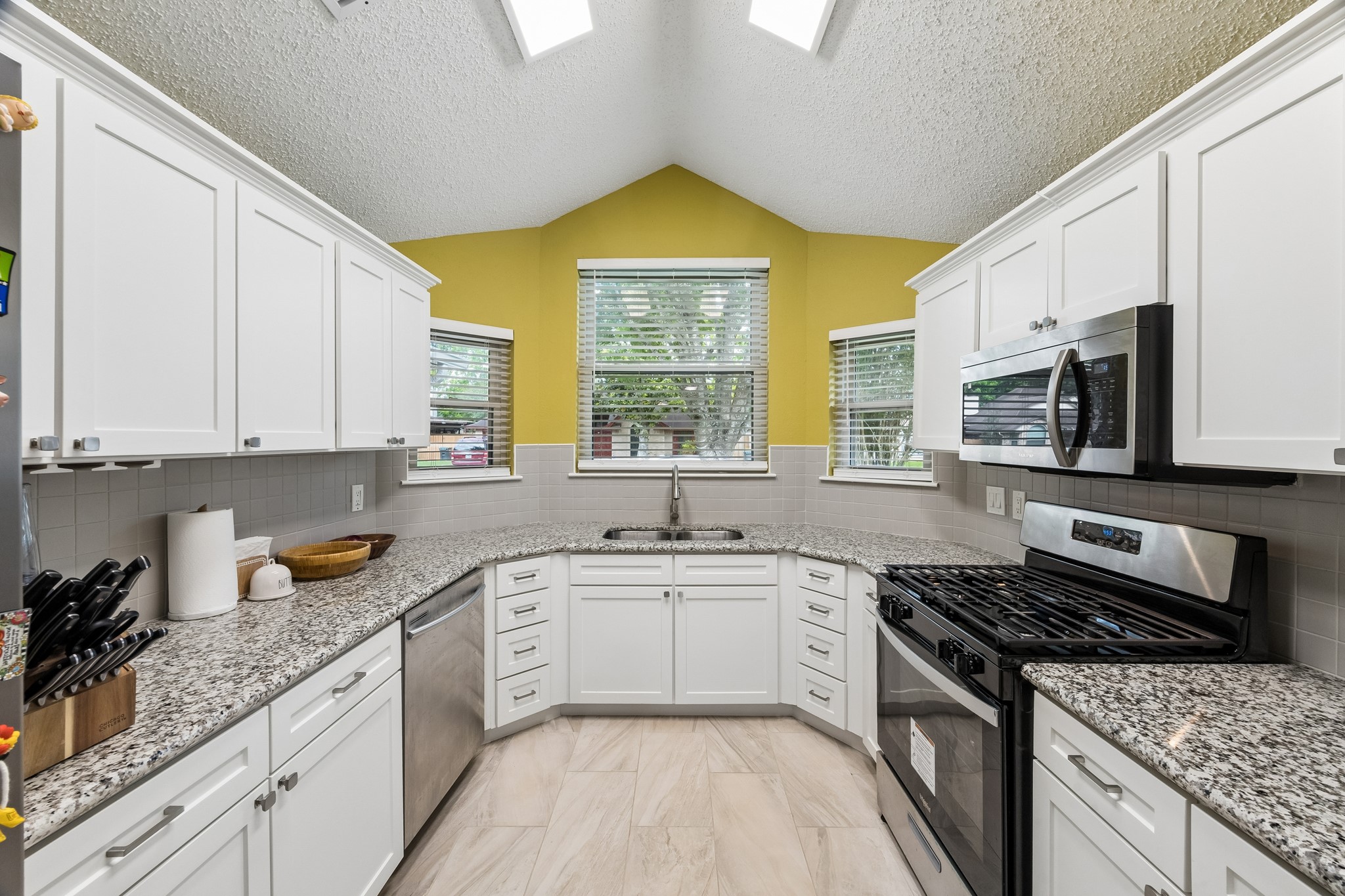 1054 Margate Drive Property Photo 4