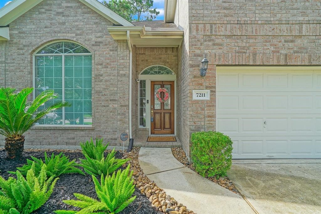 7211 Emerald Run Lane Property Photo 3