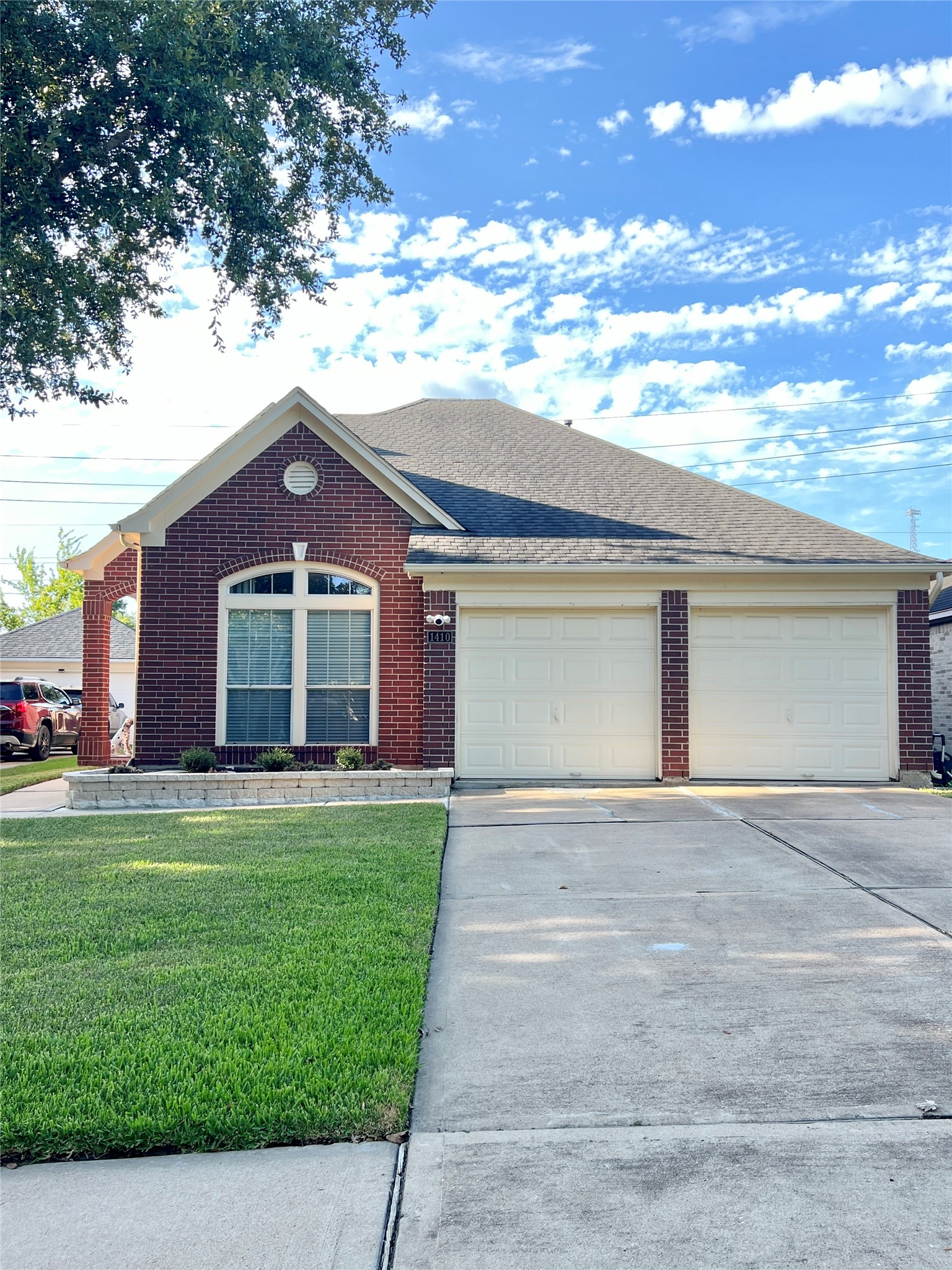 1410 Rogers Lake Lane Property Photo 1