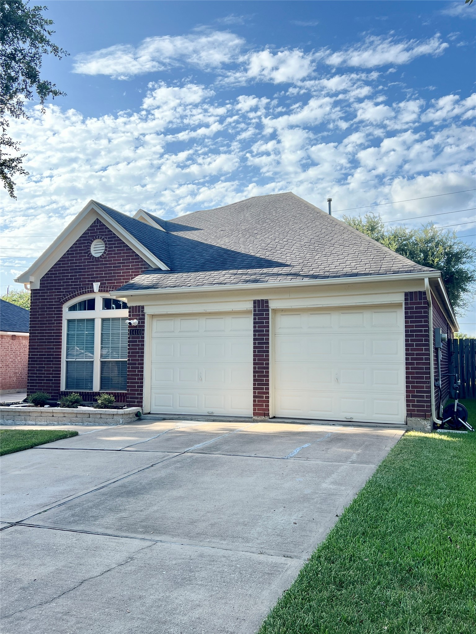 1410 Rogers Lake Lane Property Photo 3