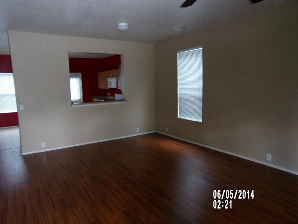 23823 Single Oak Property Photo 4