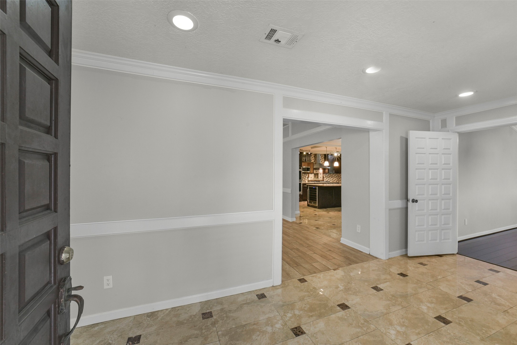 5147 Beechnut Street Property Photo 4