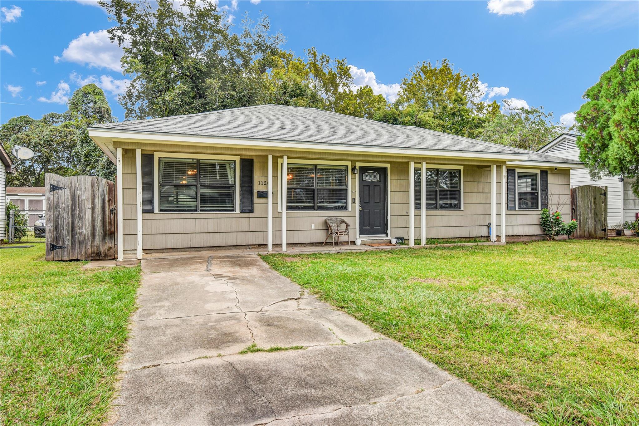 1120 Woodbine Drive, West Columbia Tx 77486 Property Photo 1