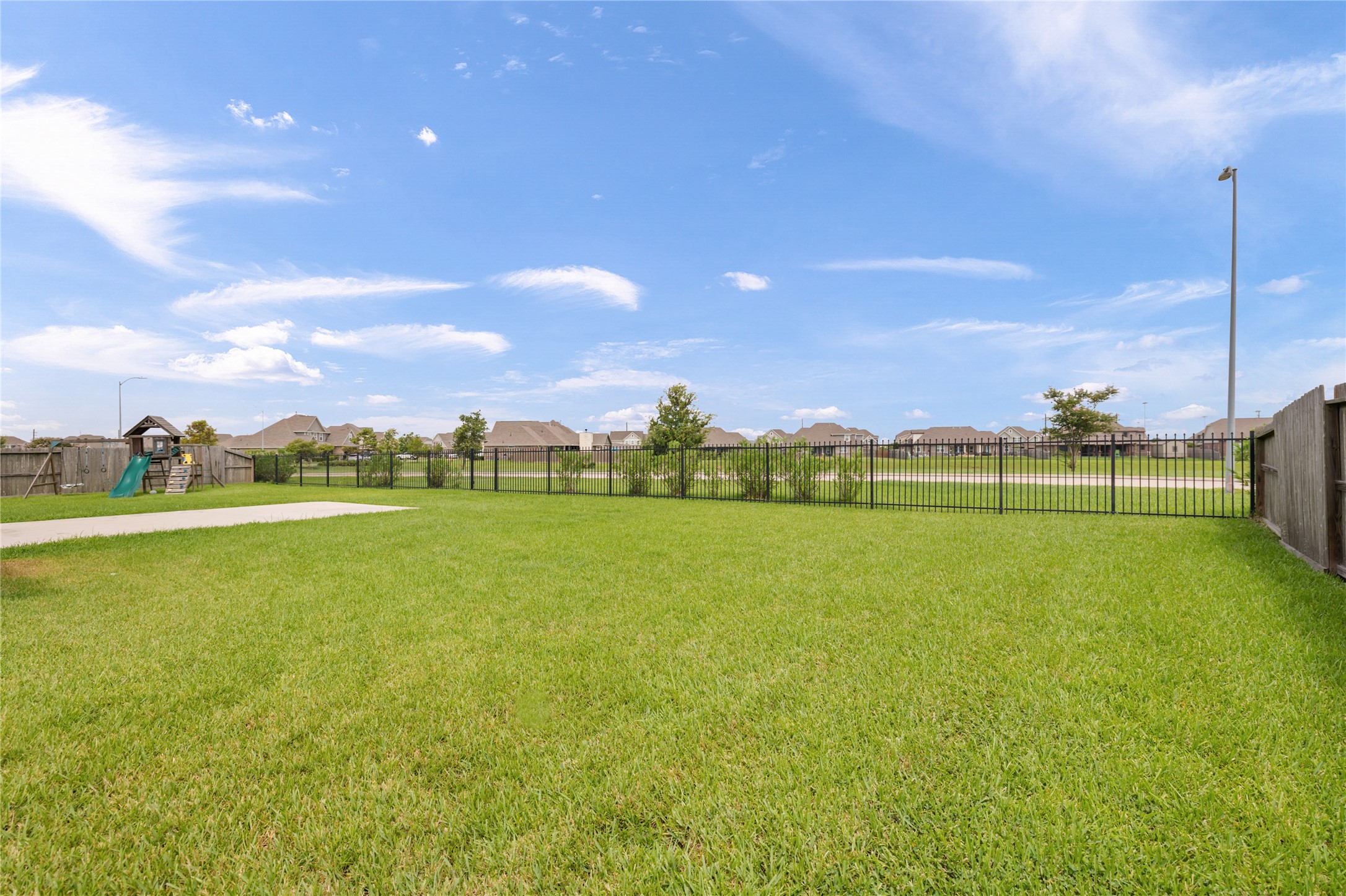 14407 Meadowlands Drive Property Photo 31