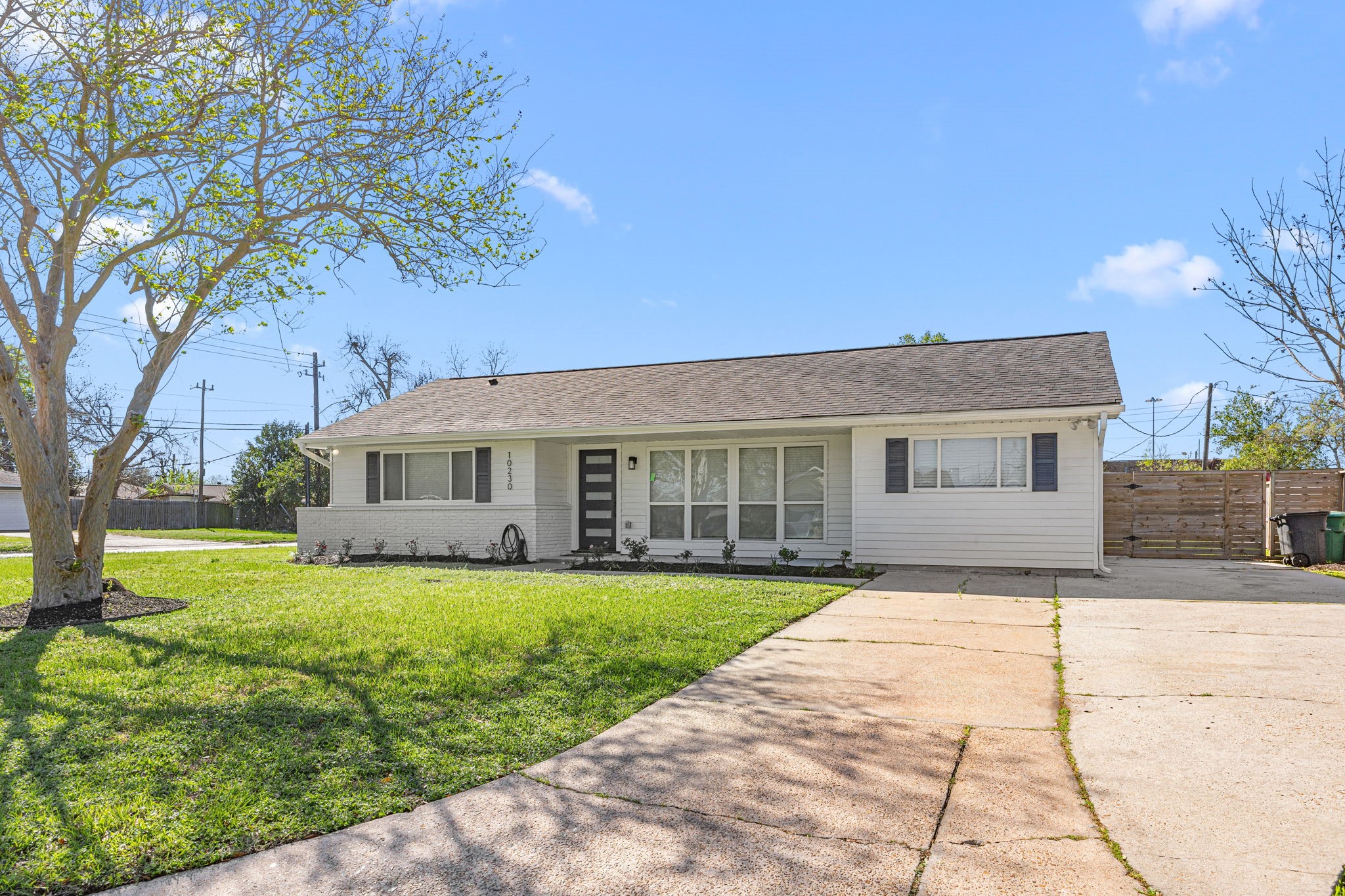 10230 Valencia Drive Property Photo 2