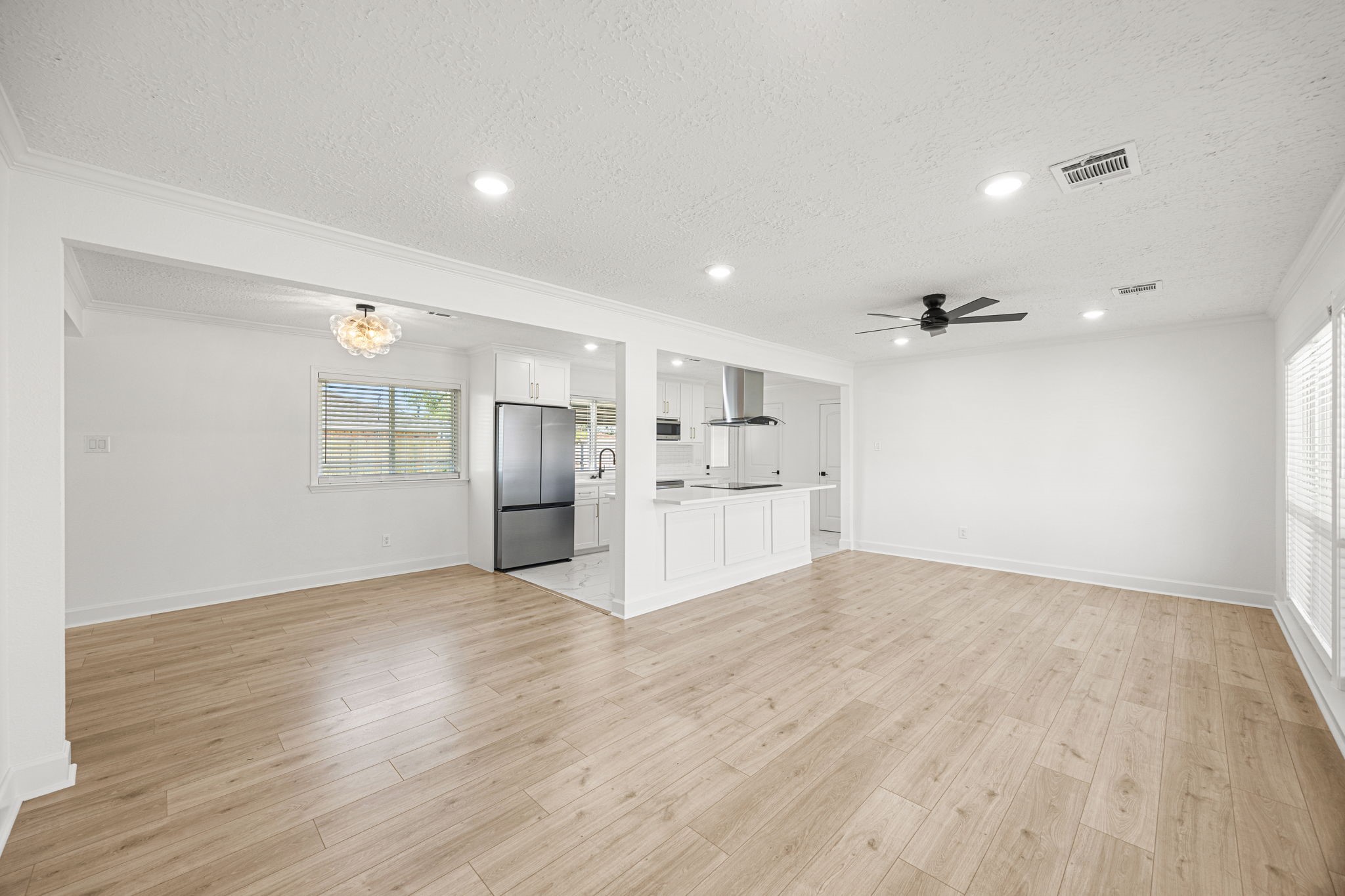 10230 Valencia Drive Property Photo 5