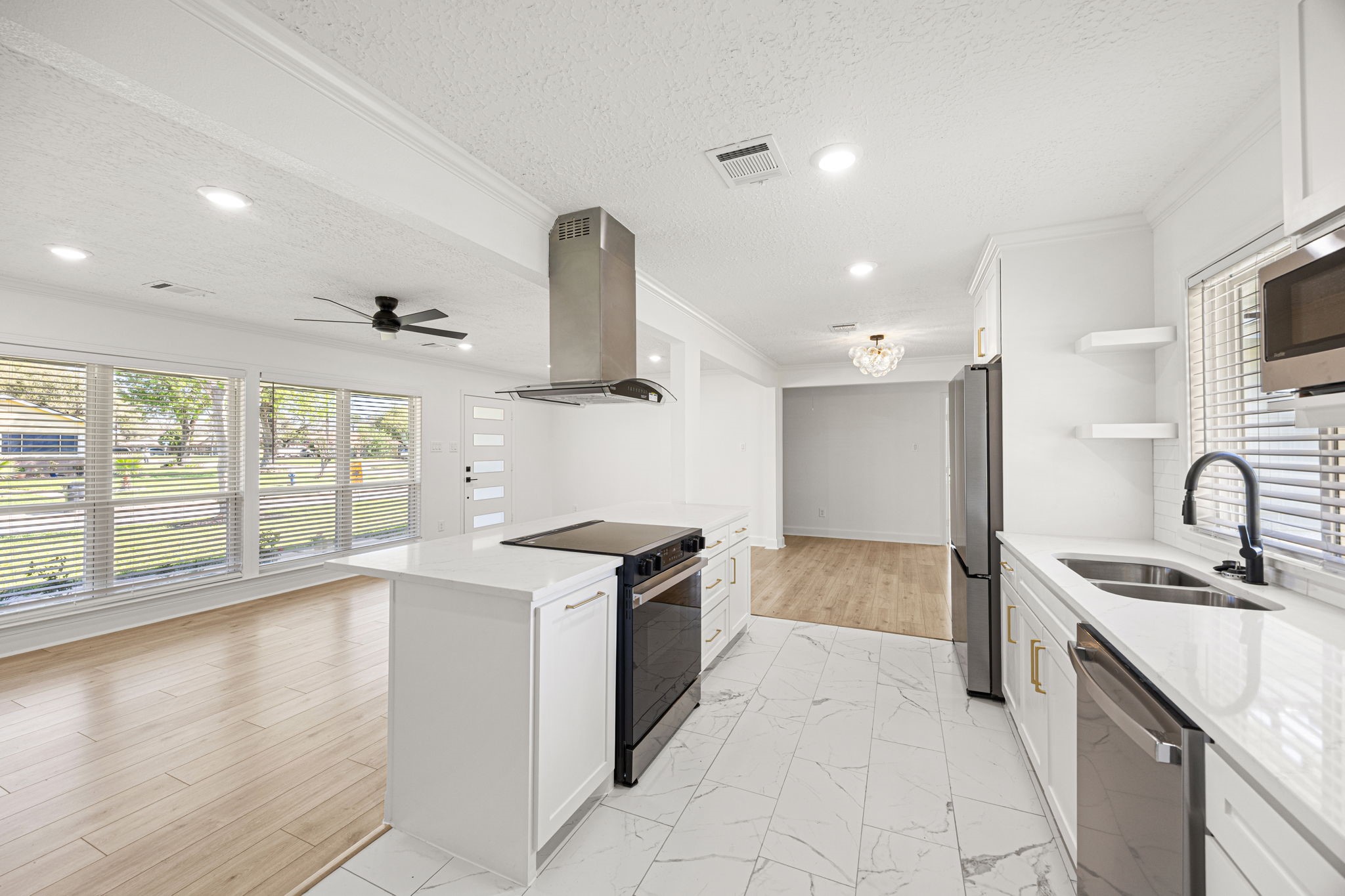 10230 Valencia Drive Property Photo 8