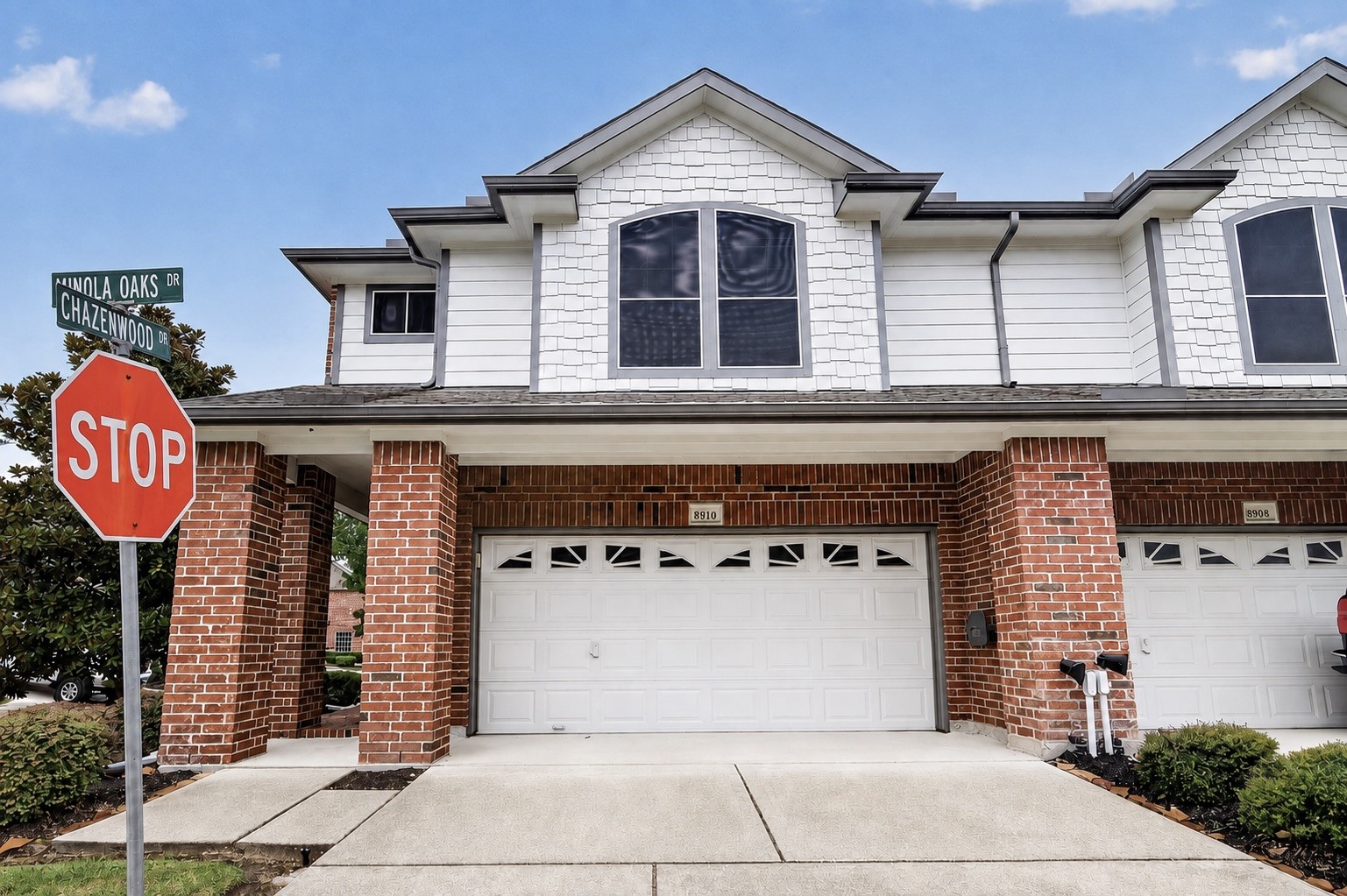 8910 Minola Oaks Drive Property Photo 1