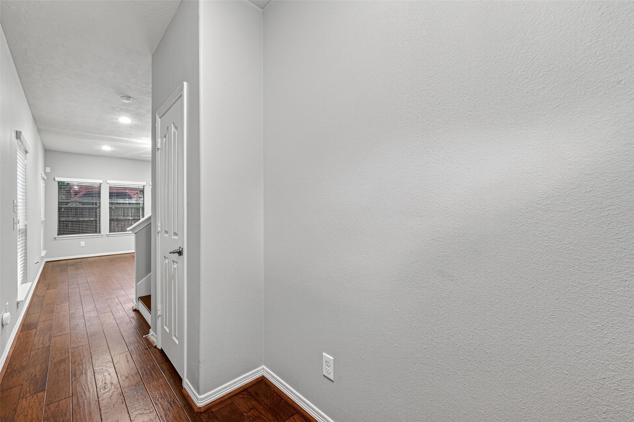 8910 Minola Oaks Drive Property Photo 3