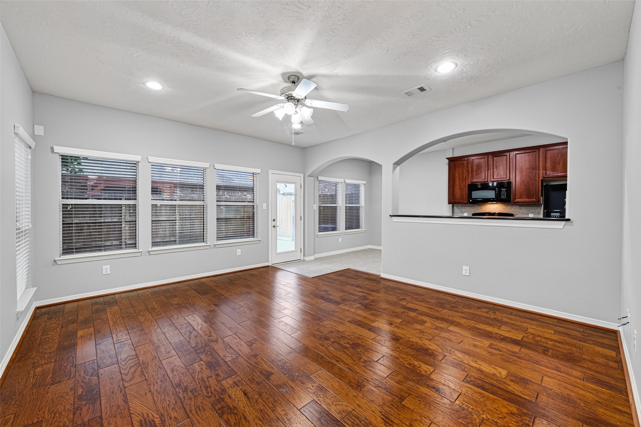 8910 Minola Oaks Drive Property Photo 5