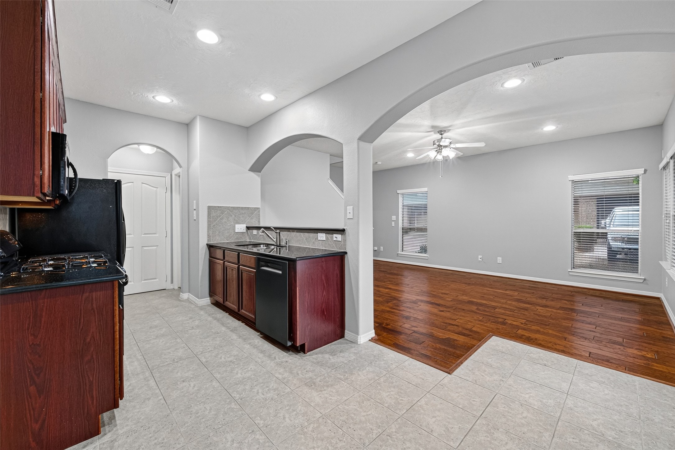 8910 Minola Oaks Drive Property Photo 9