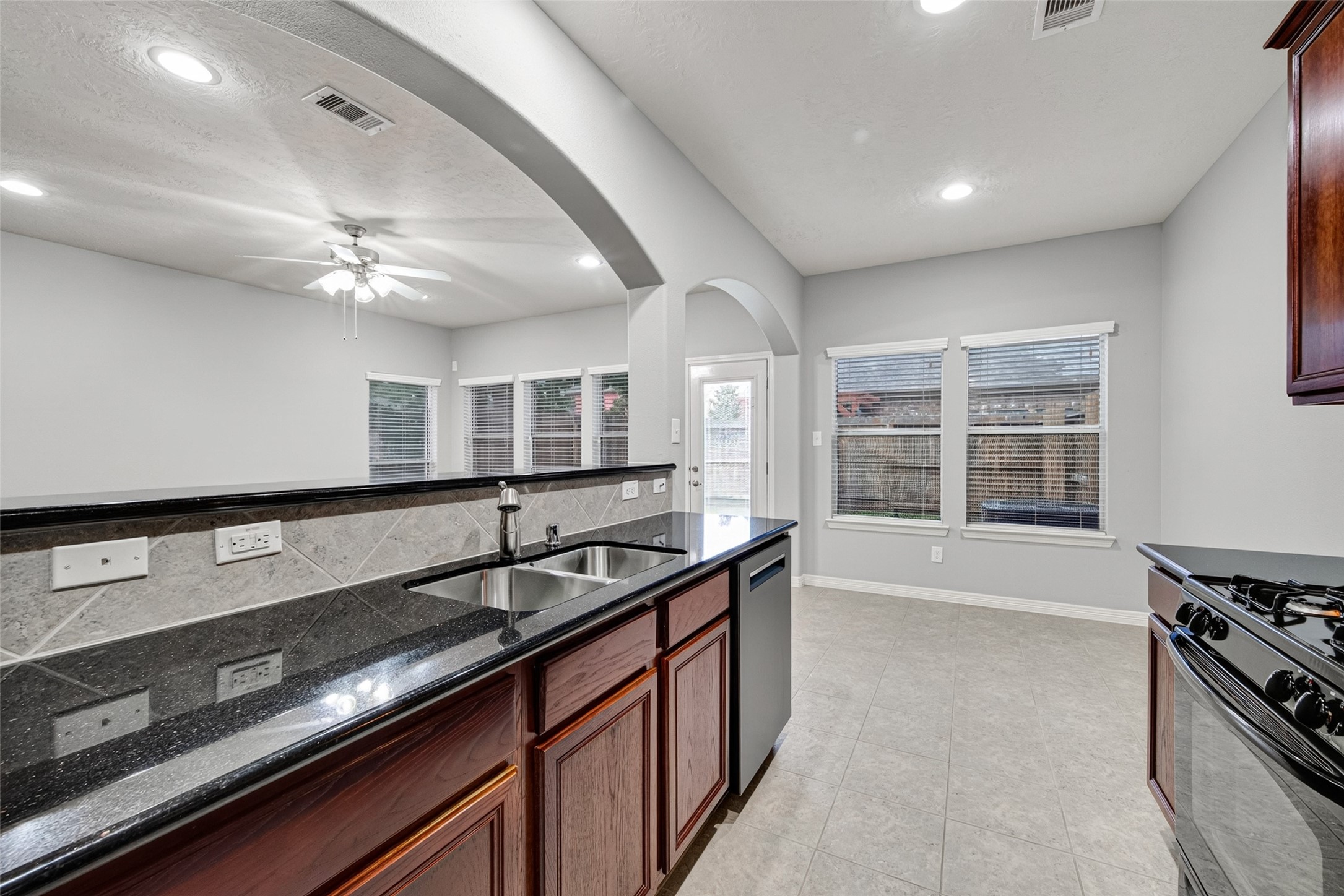 8910 Minola Oaks Drive Property Photo 14