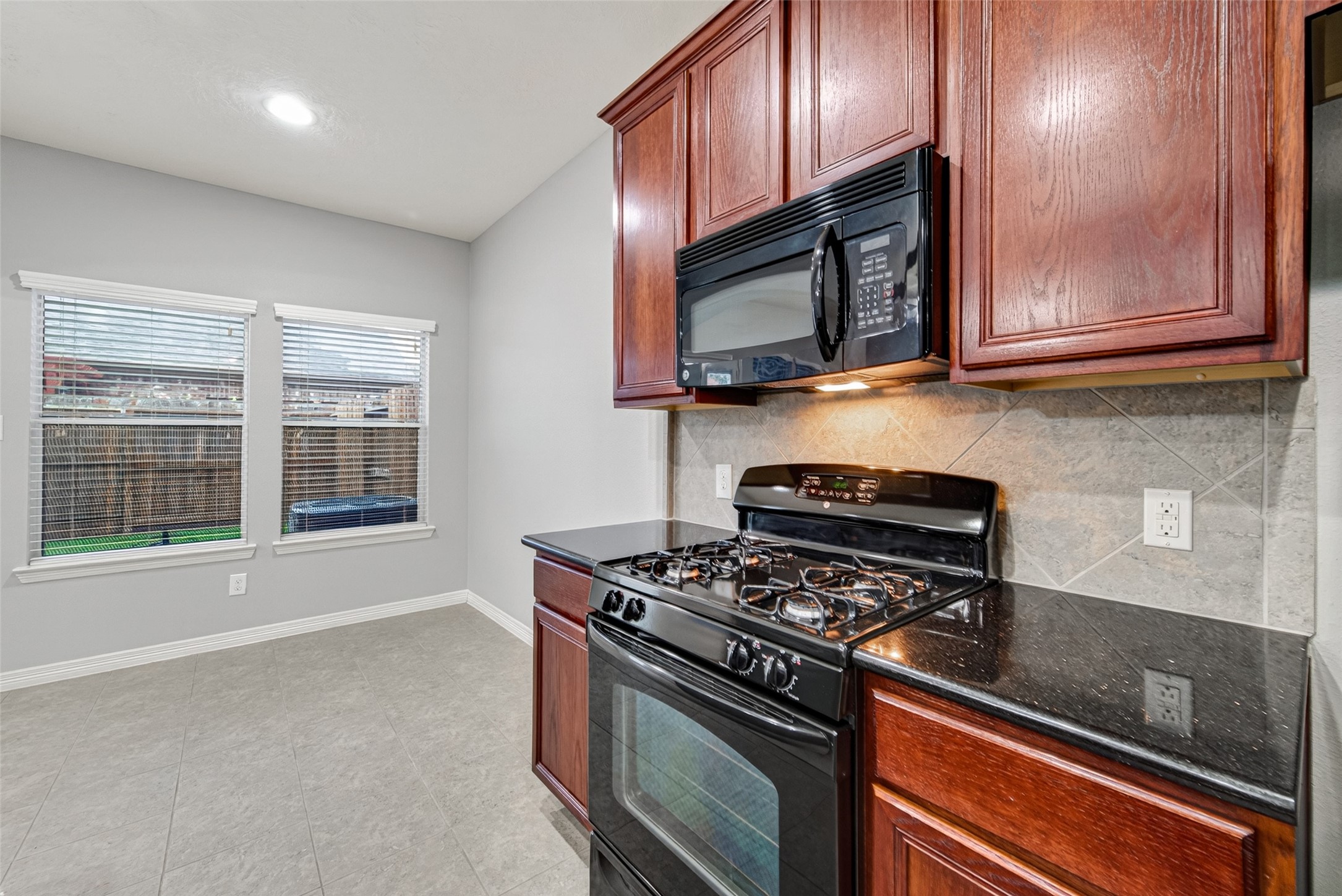 8910 Minola Oaks Drive Property Photo 16