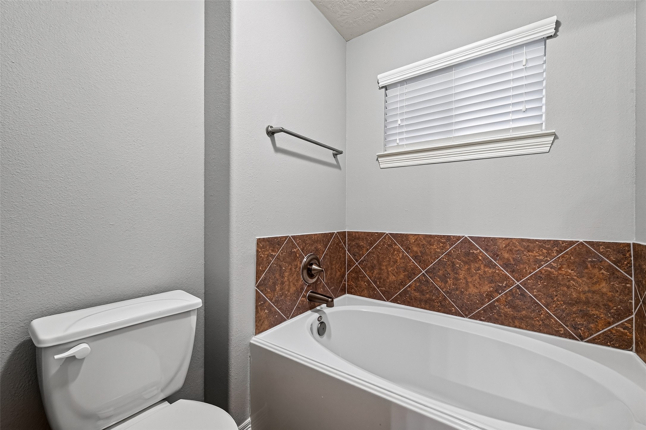 8910 Minola Oaks Drive Property Photo 27