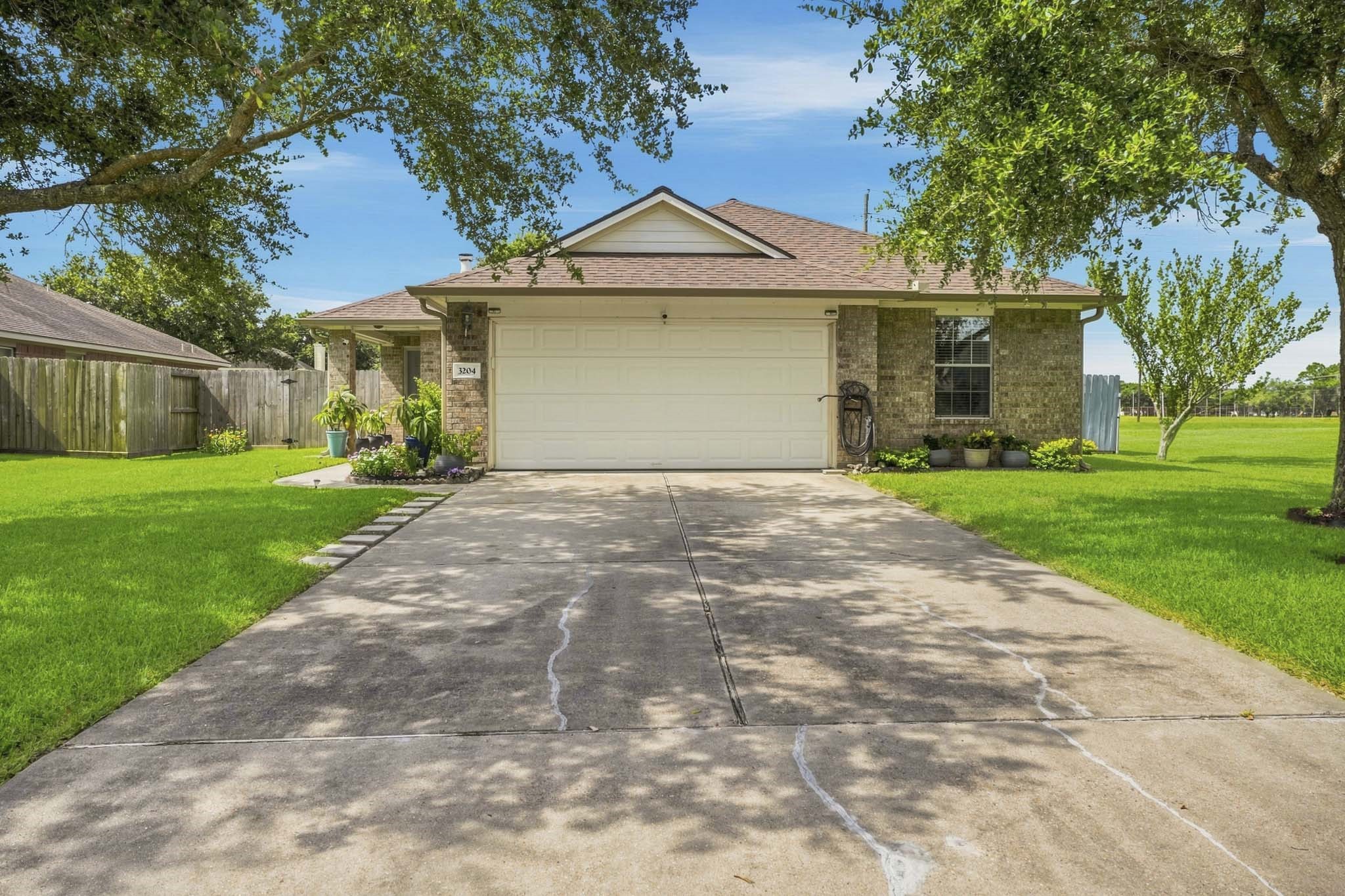 3204 Meadow Bay Lane Property Photo 6