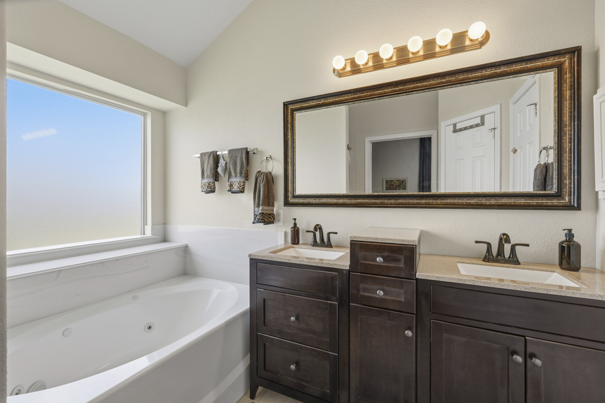 3204 Meadow Bay Lane Property Photo 19