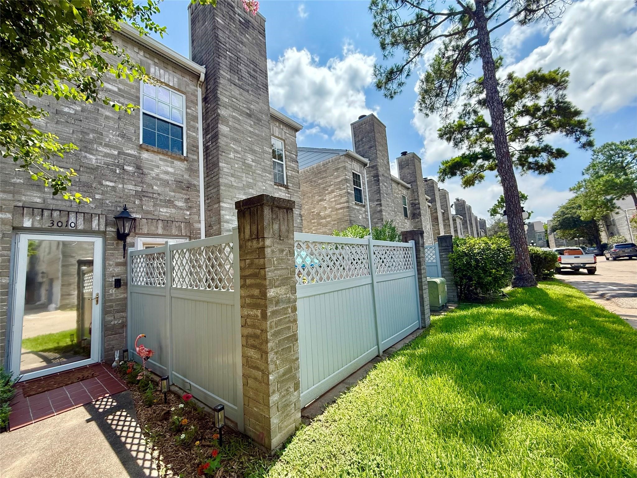6000 Reims Road 3010 Property Photo 1