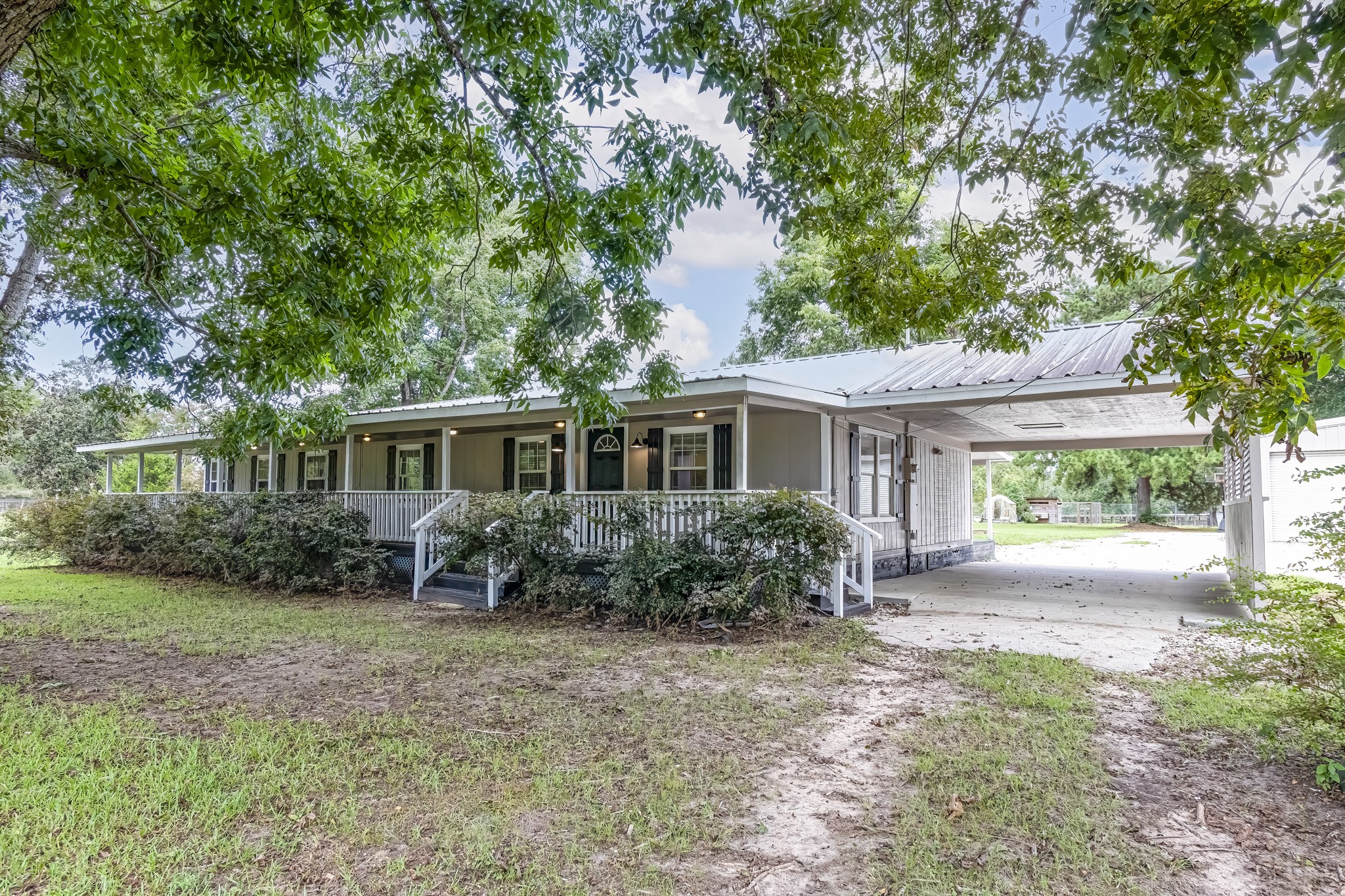 6823 State Highway 146 S Property Photo