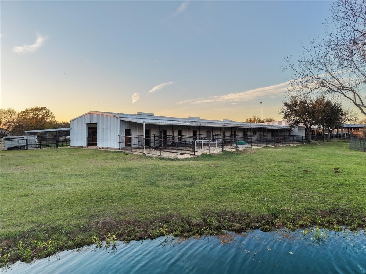 10431 N P Street Property Photo 12