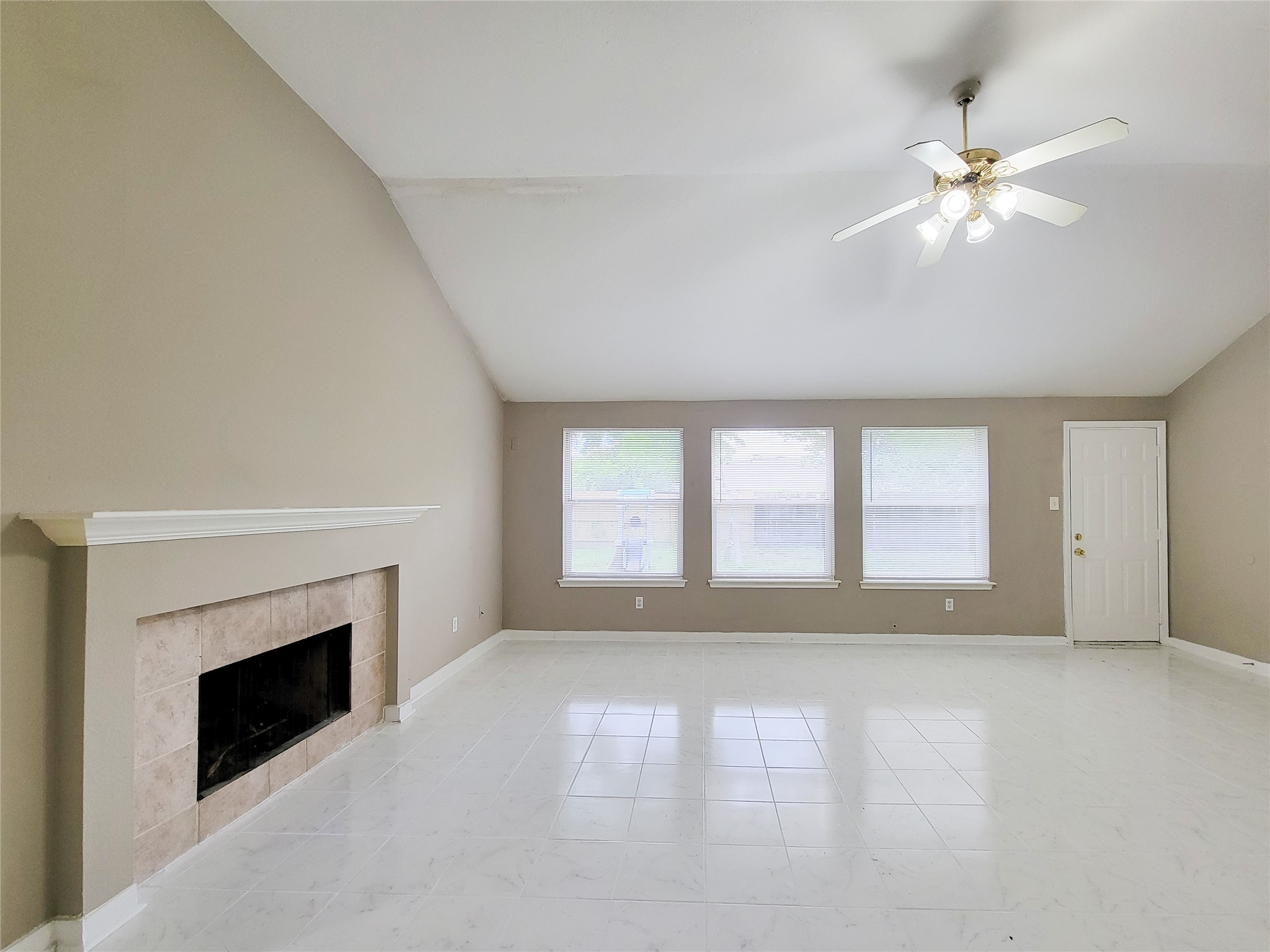 5322 Rivergate Drive Property Photo 4