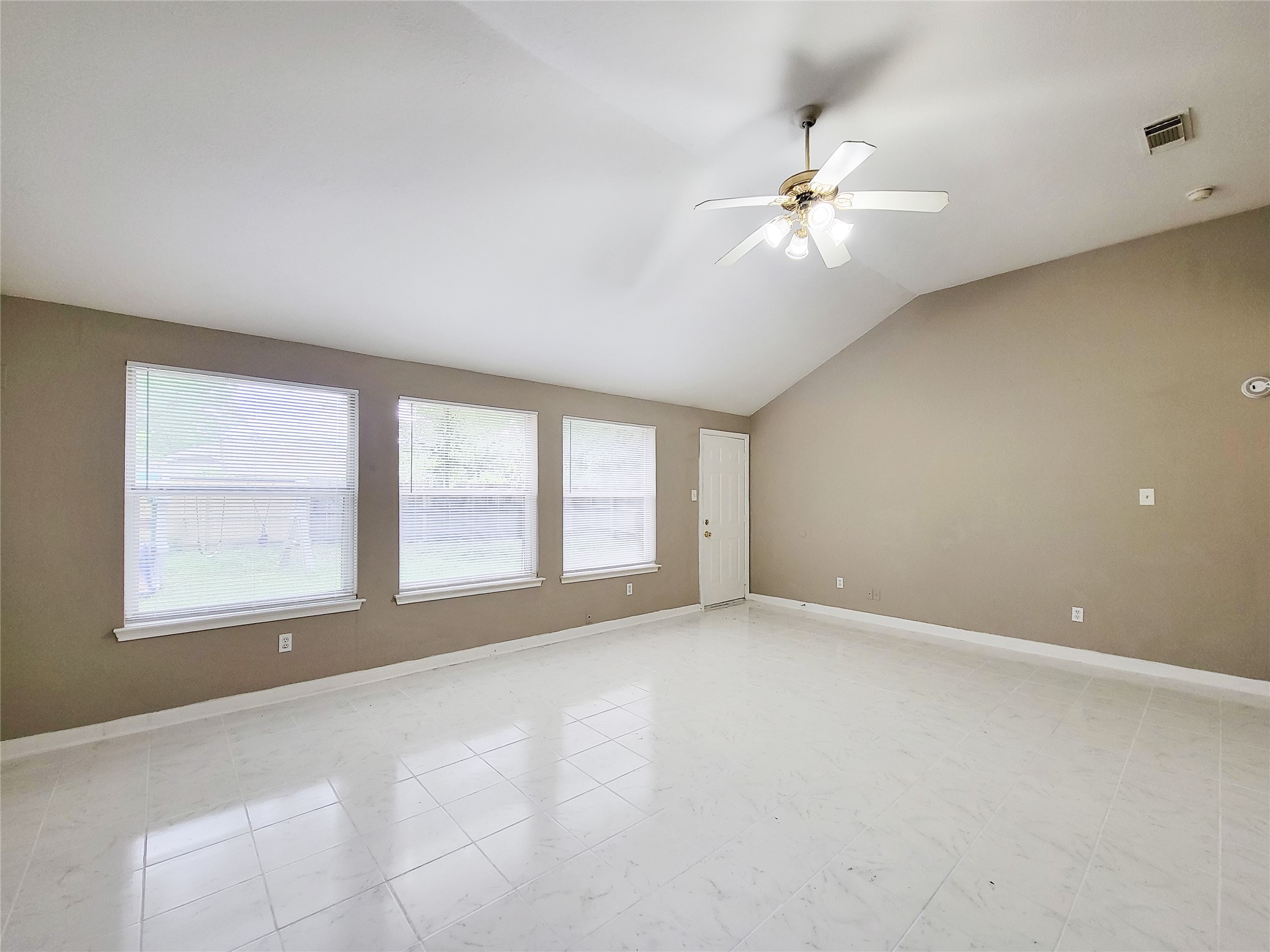 5322 Rivergate Drive Property Photo 5