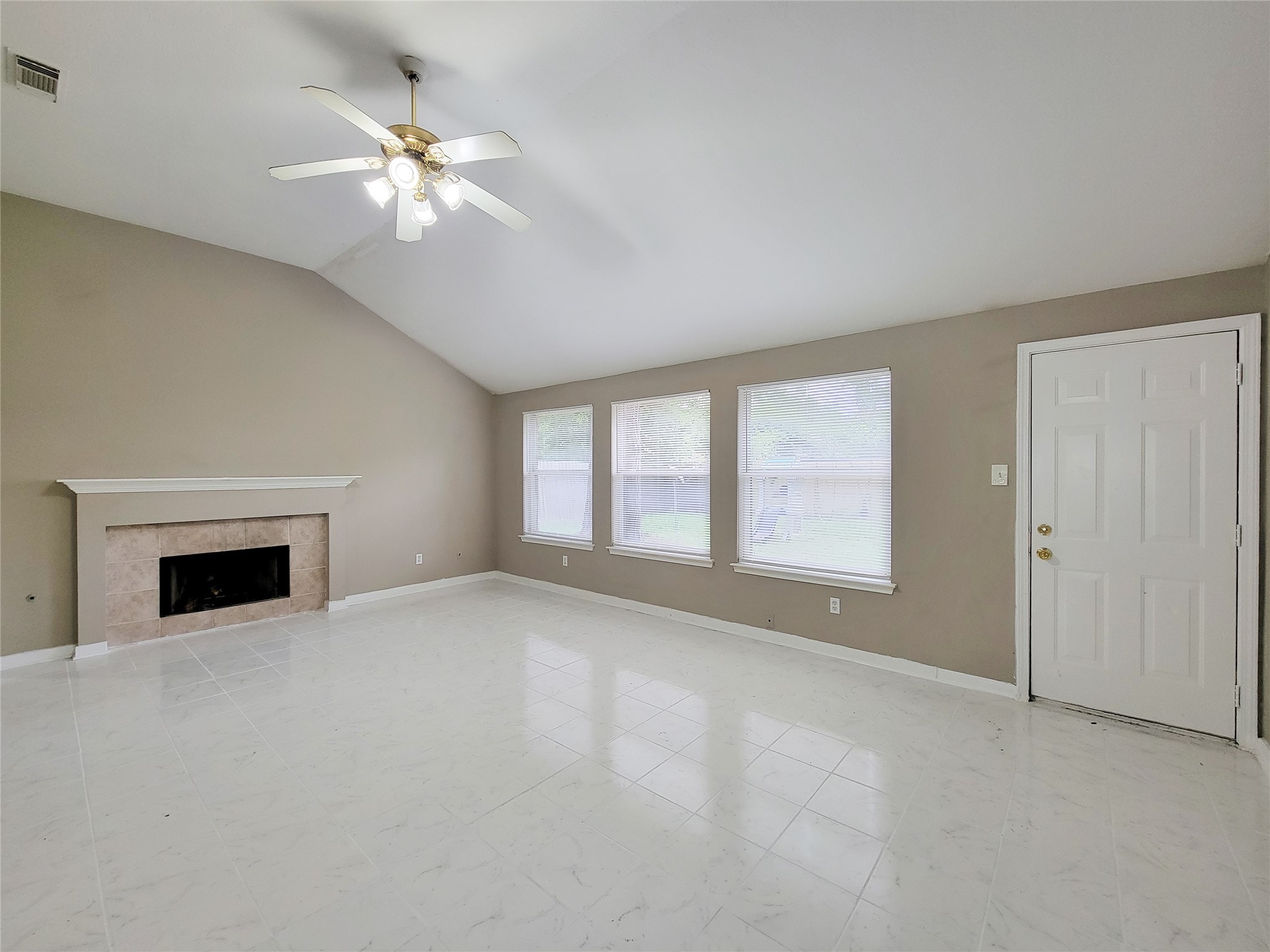 5322 Rivergate Drive Property Photo 6