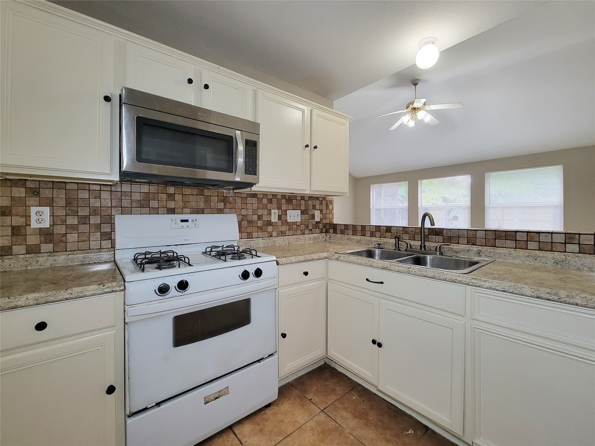 5322 Rivergate Drive Property Photo 9