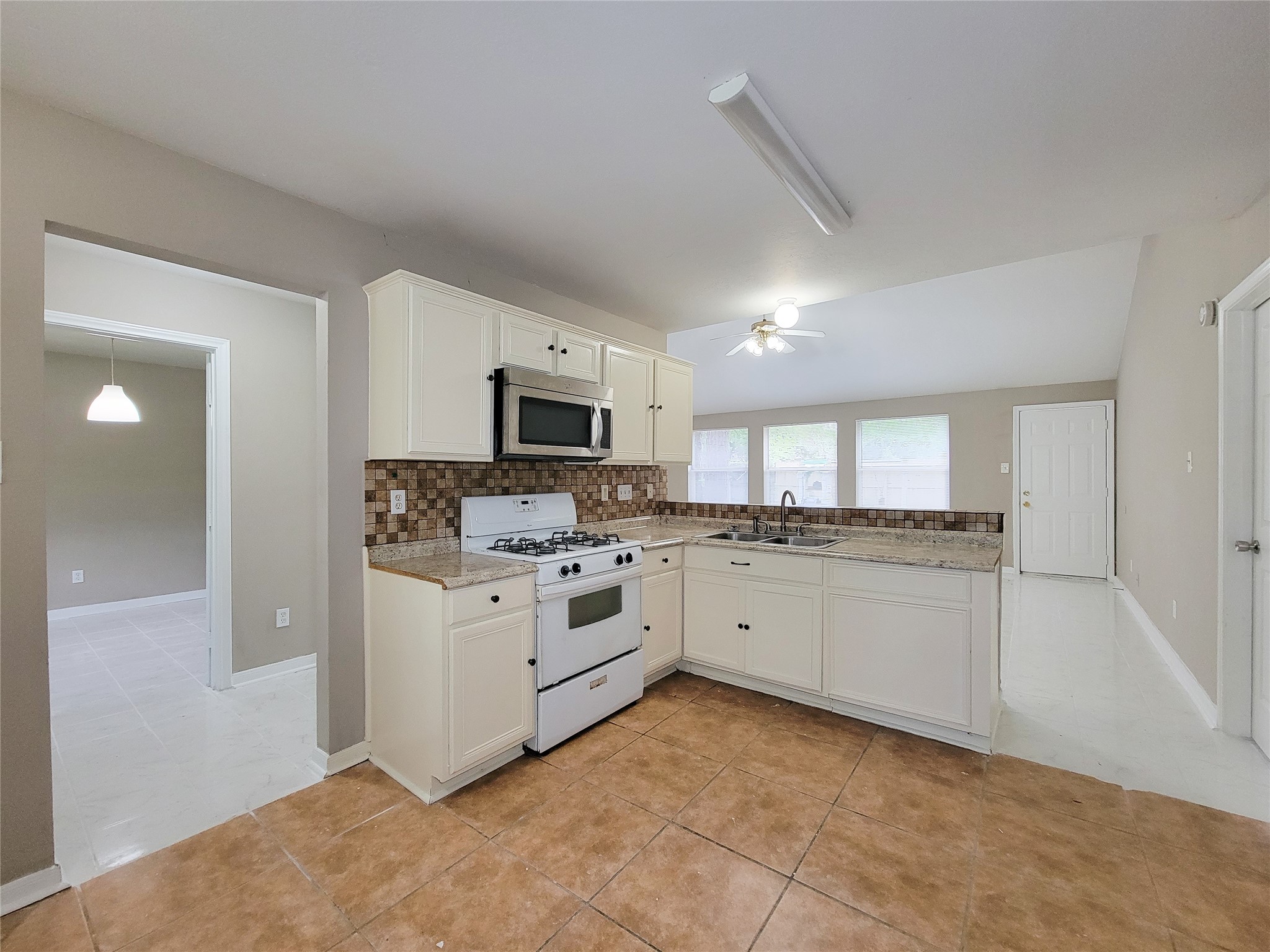 5322 Rivergate Drive Property Photo 10