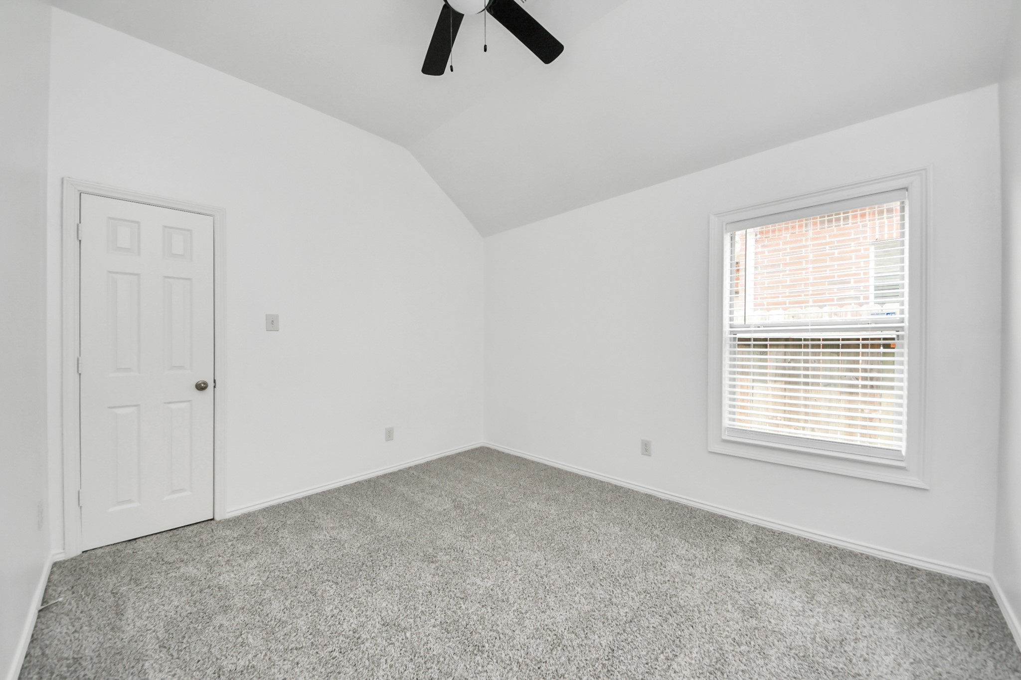 15 Palm Desert Drive Property Photo 20