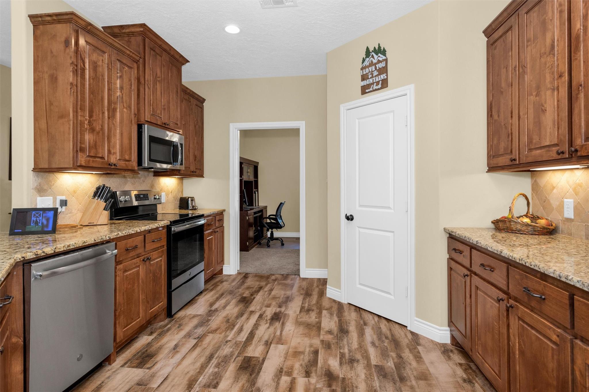 13957 Challenger Drive Property Photo 14