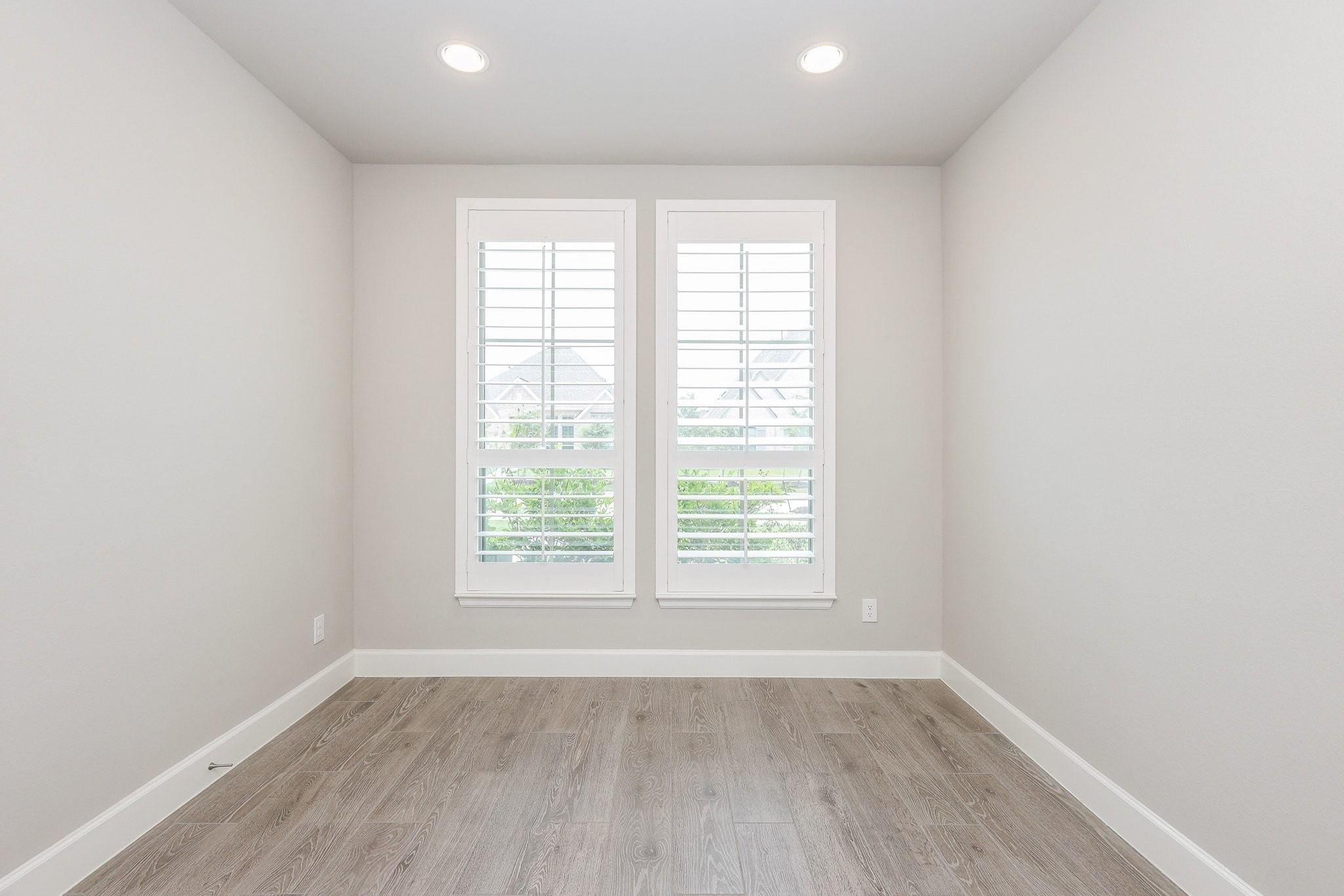 4913 Mulberry Shrubs Lane Property Photo 8