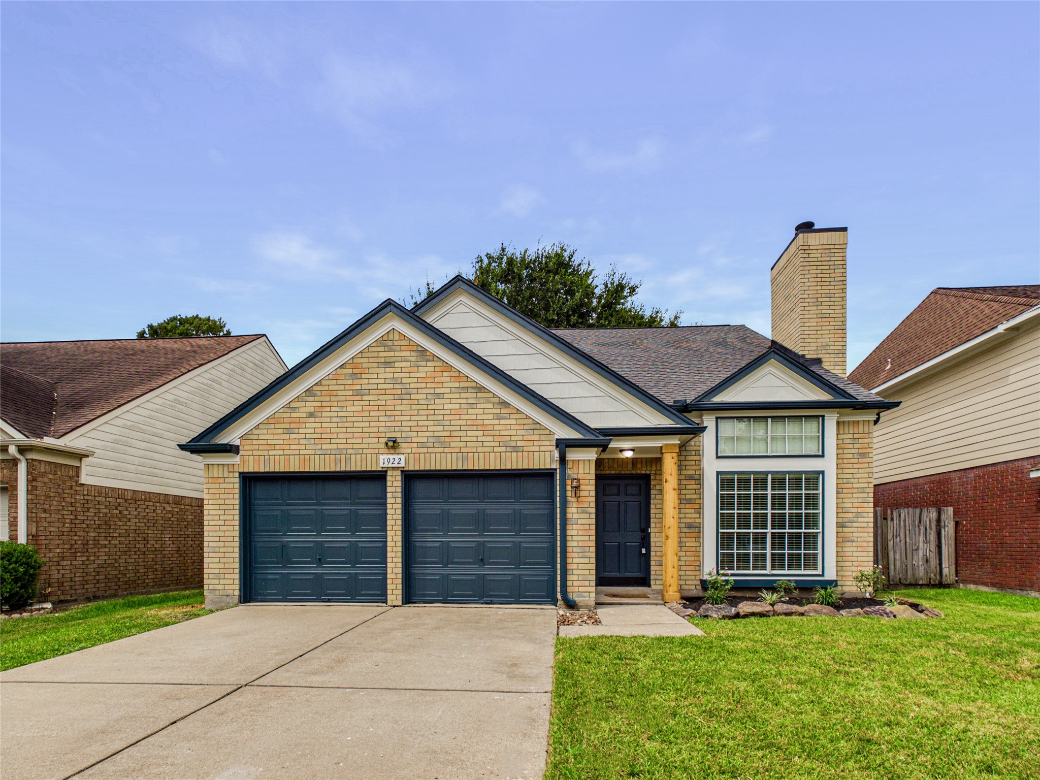 1922 Tipperary Drive Property Photo 1