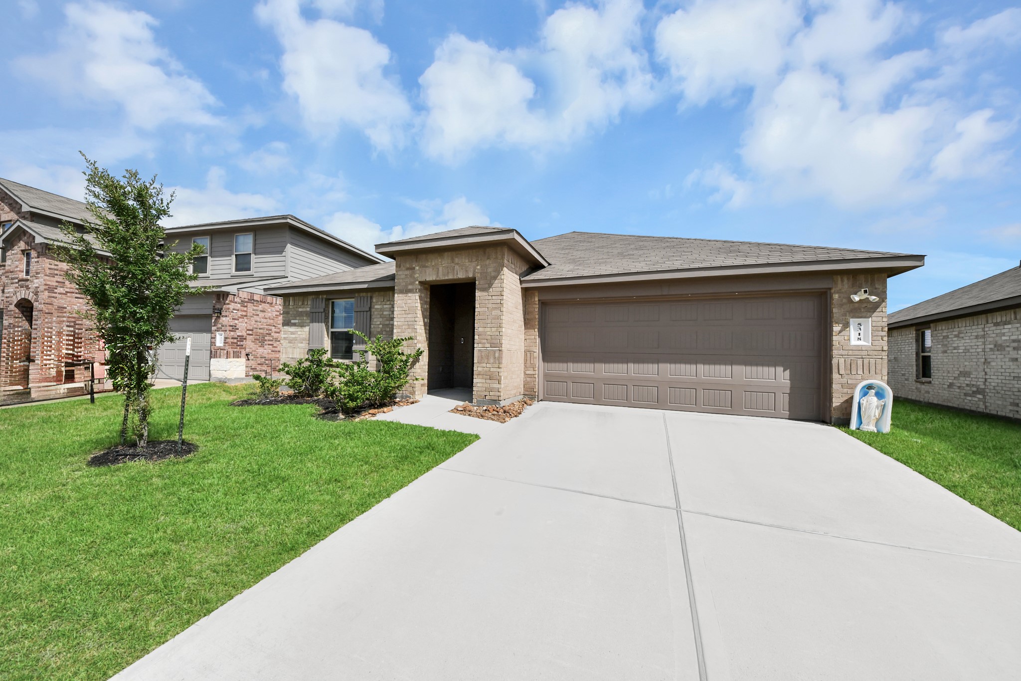 5318 Shady Olive Street Property Photo 4