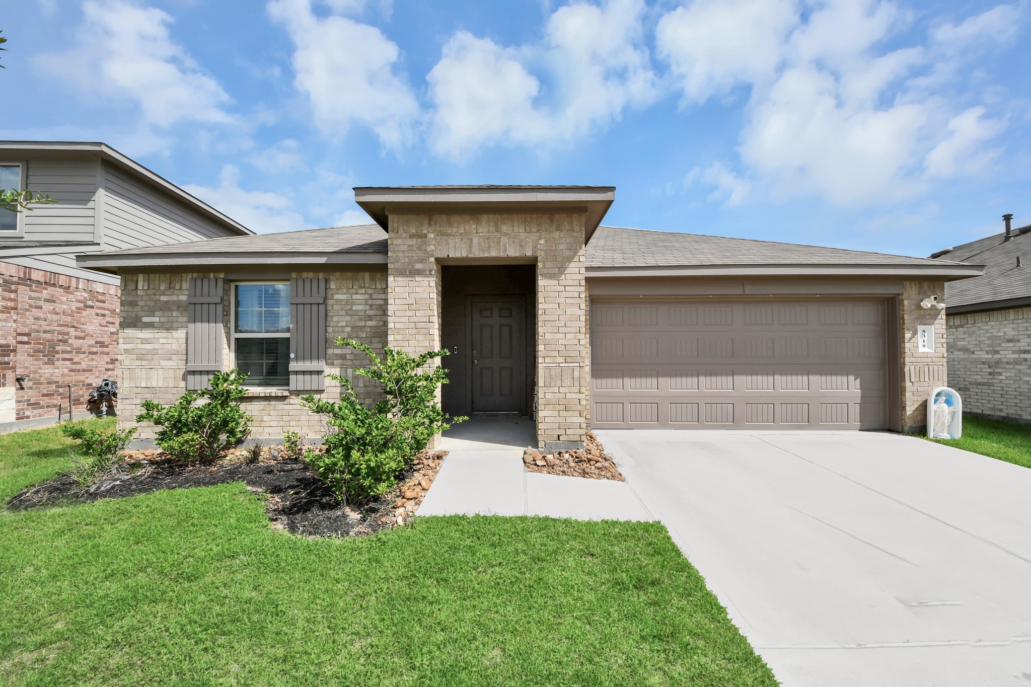 5318 Shady Olive Street Property Photo 5