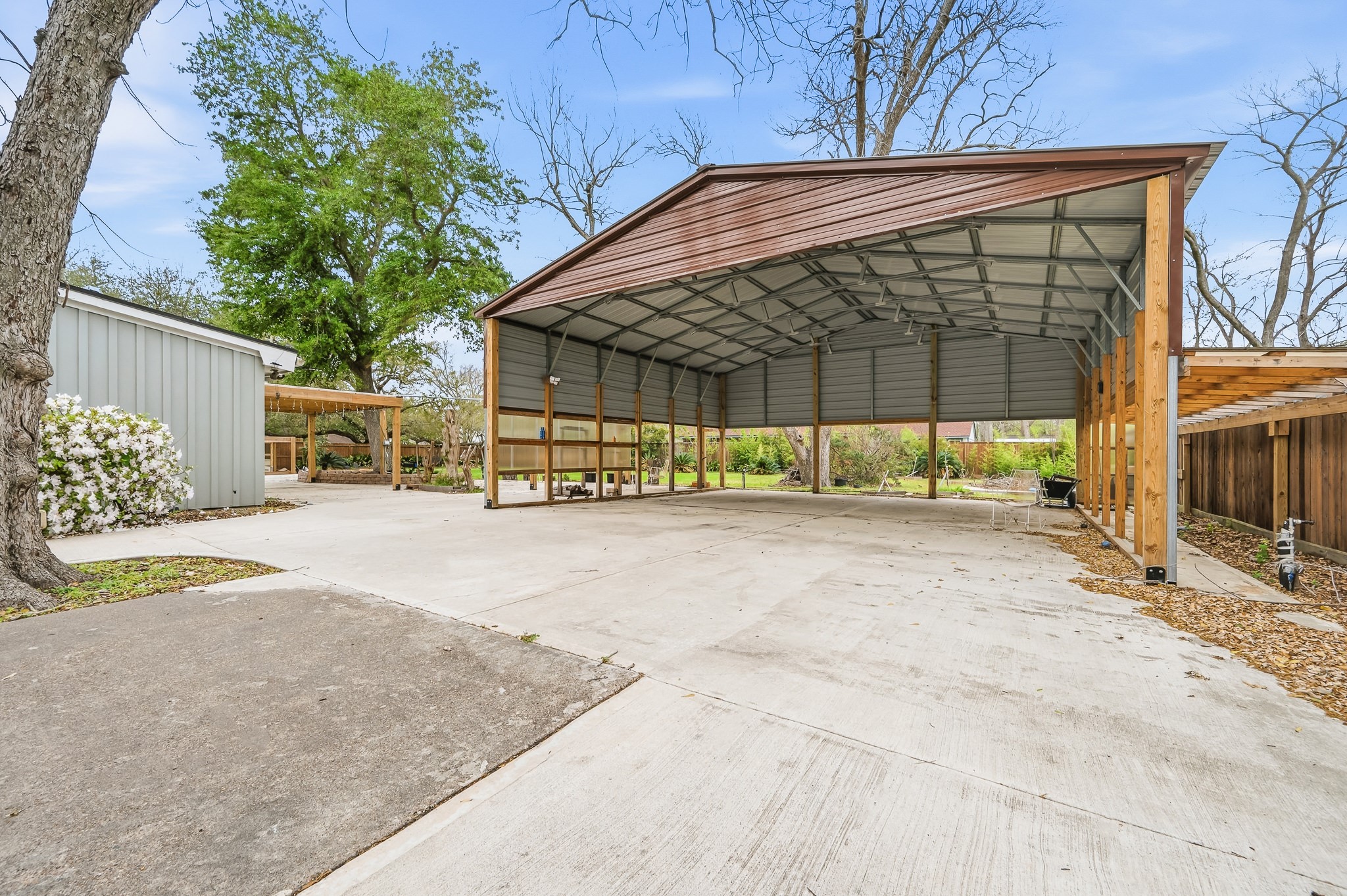 2111 N Galveston Avenue Property Photo 45