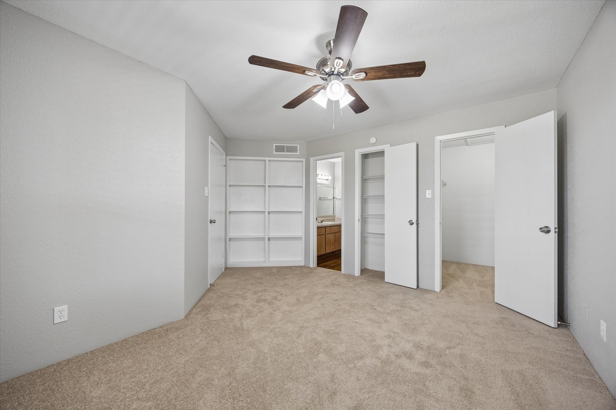 1660 W T C Jester Boulevard 106 Property Photo 8