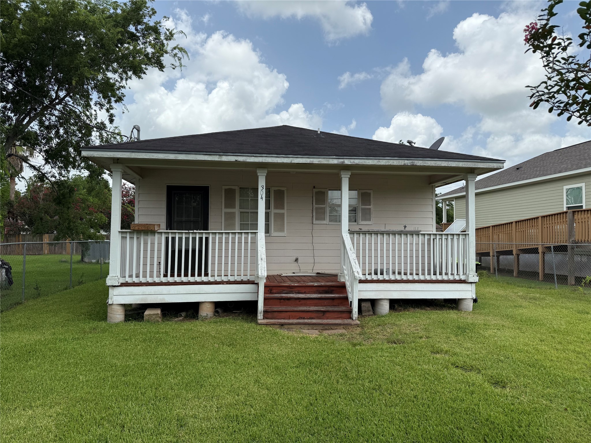 304 Moutray Avenue Property Photo 2