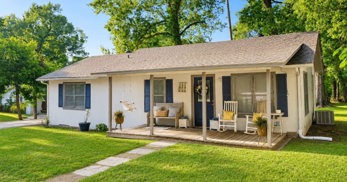 211 E Yell Street Property Photo